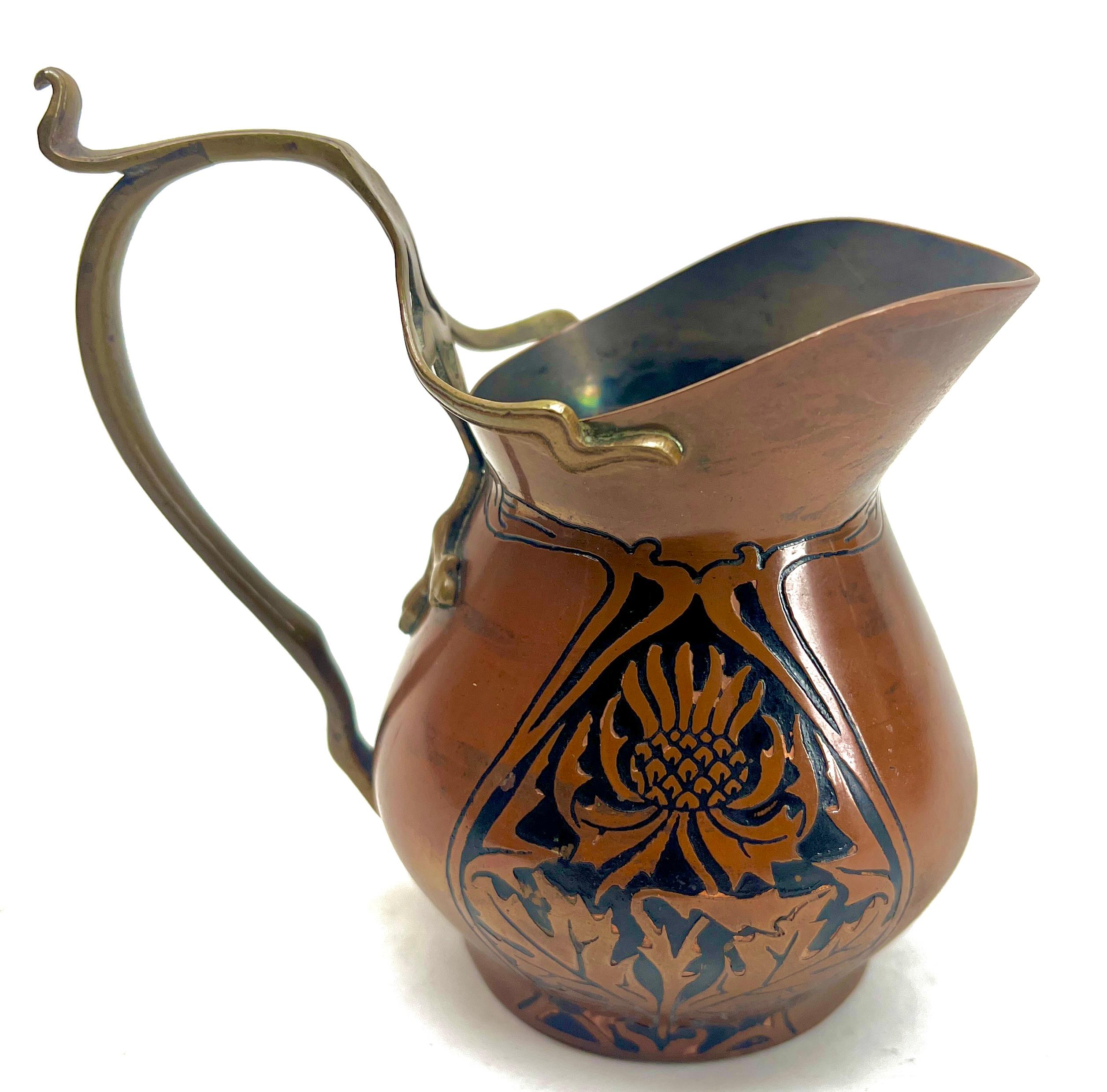 Tedesco Carl Deffner, Esslingen Un tre pezzi in rame e ottone in stile Arts & Crafts.  circa 1900 in vendita