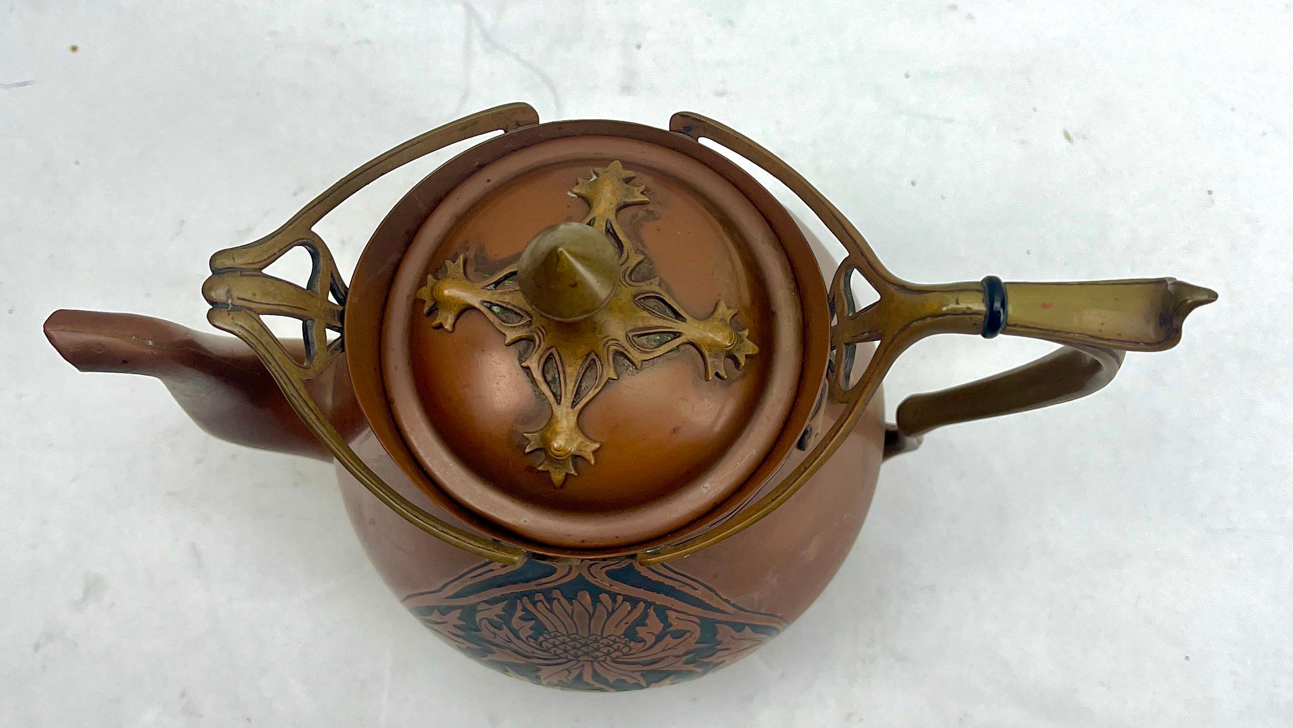 Carl Deffner, Esslingen Un tre pezzi in rame e ottone in stile Arts & Crafts.  circa 1900 in vendita 1