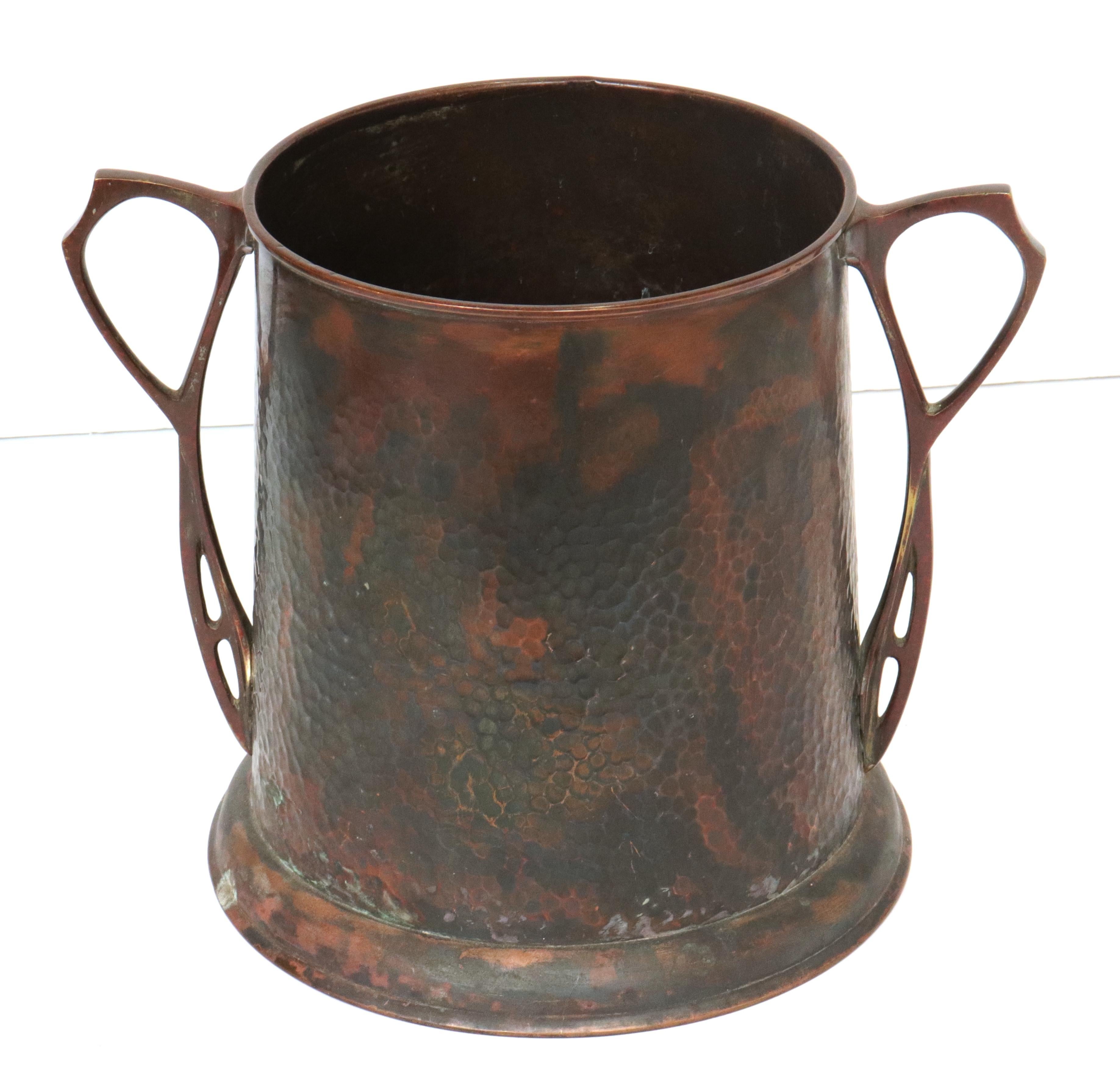German Jugendstil wine cooler or Champagne bucket made by manufacturer Carl Deffner of Esslingen. The piece is made of hammered copper and cast bronze and bears the makers mark C.D.E. on the bottom. In great antique condition with age-appropriate