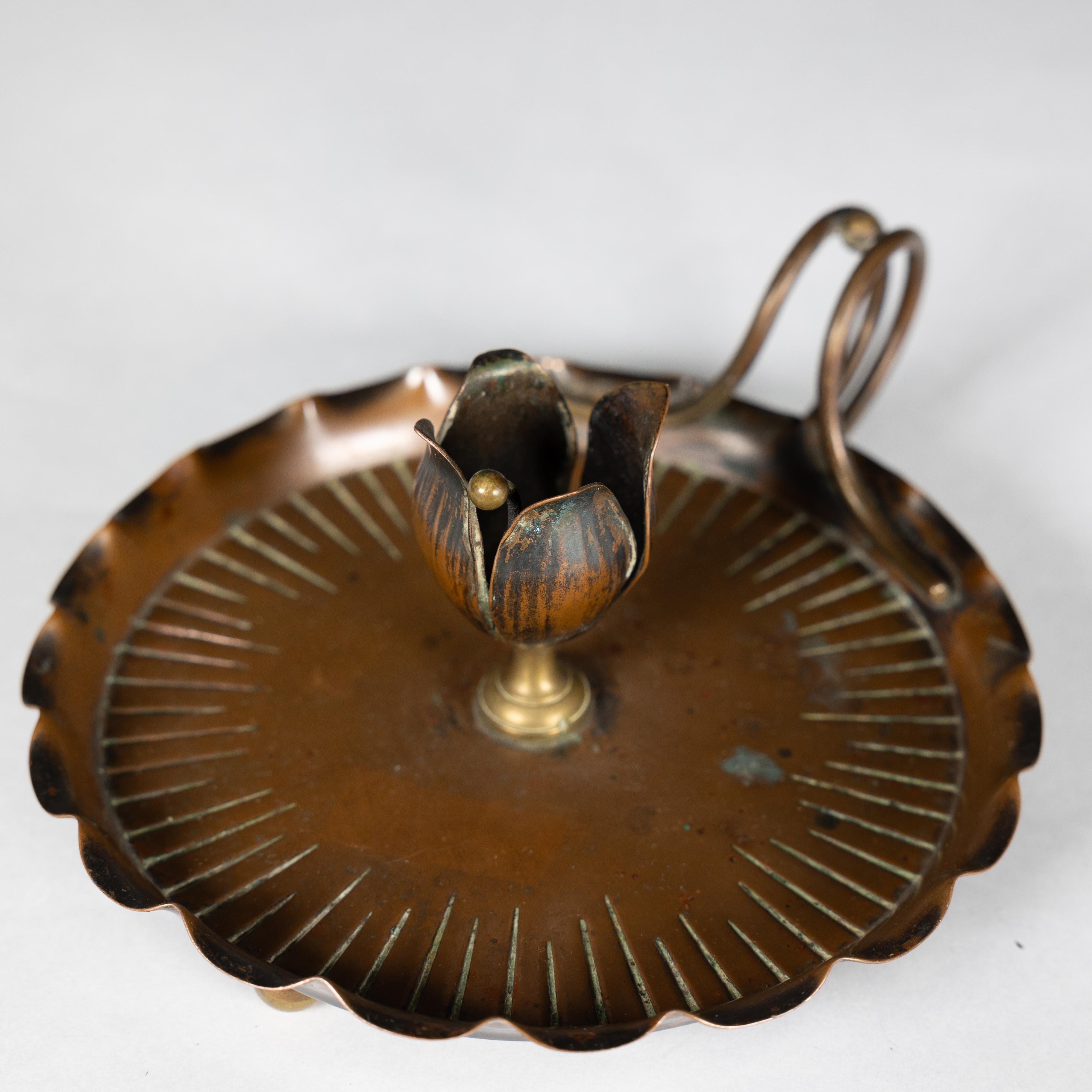 Carl Deffner. Allemagne. Un bougeoir de chambre Arts & Crafts en cuivre en vente 3