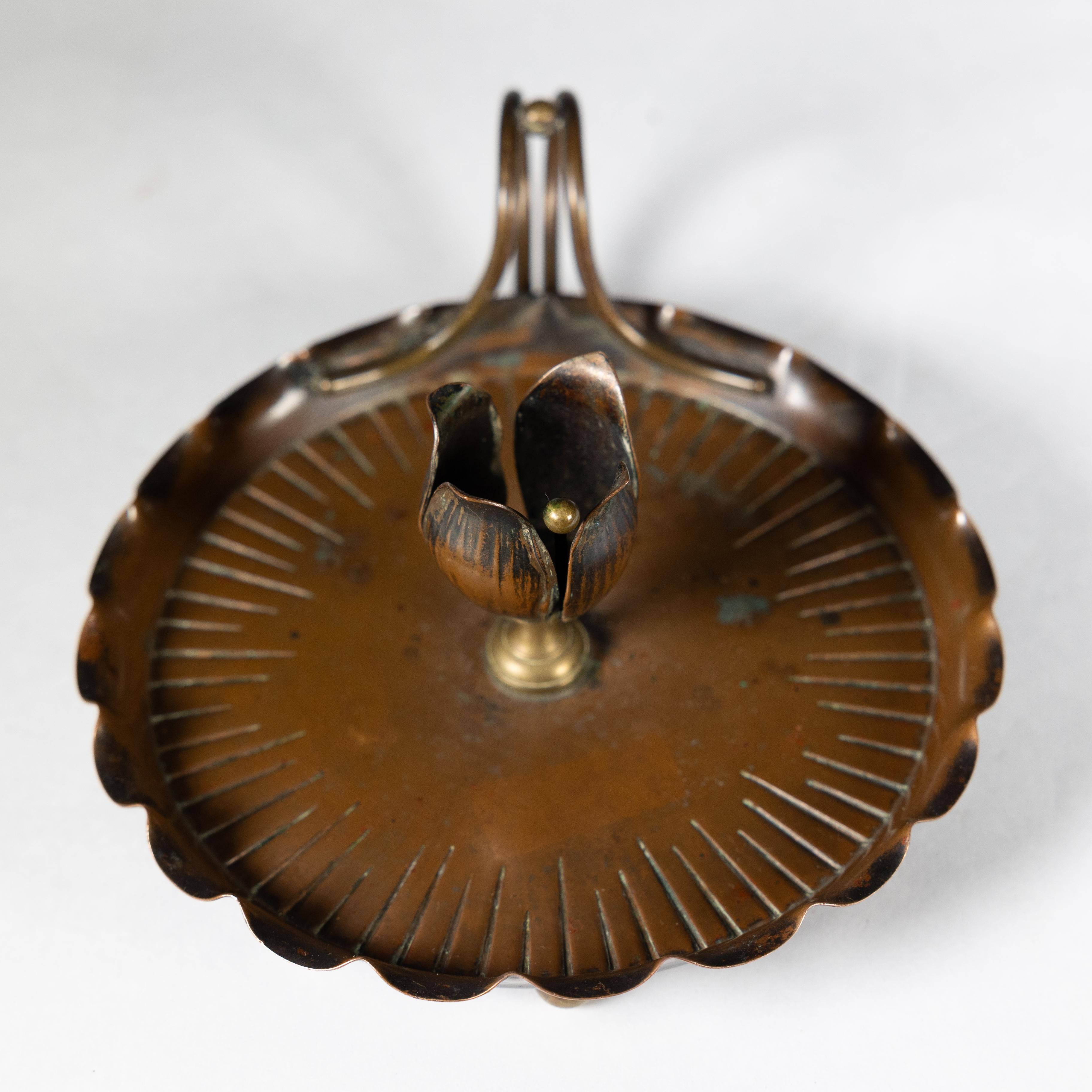 Carl Deffner. Allemagne. Un bougeoir de chambre Arts & Crafts en cuivre en vente 6