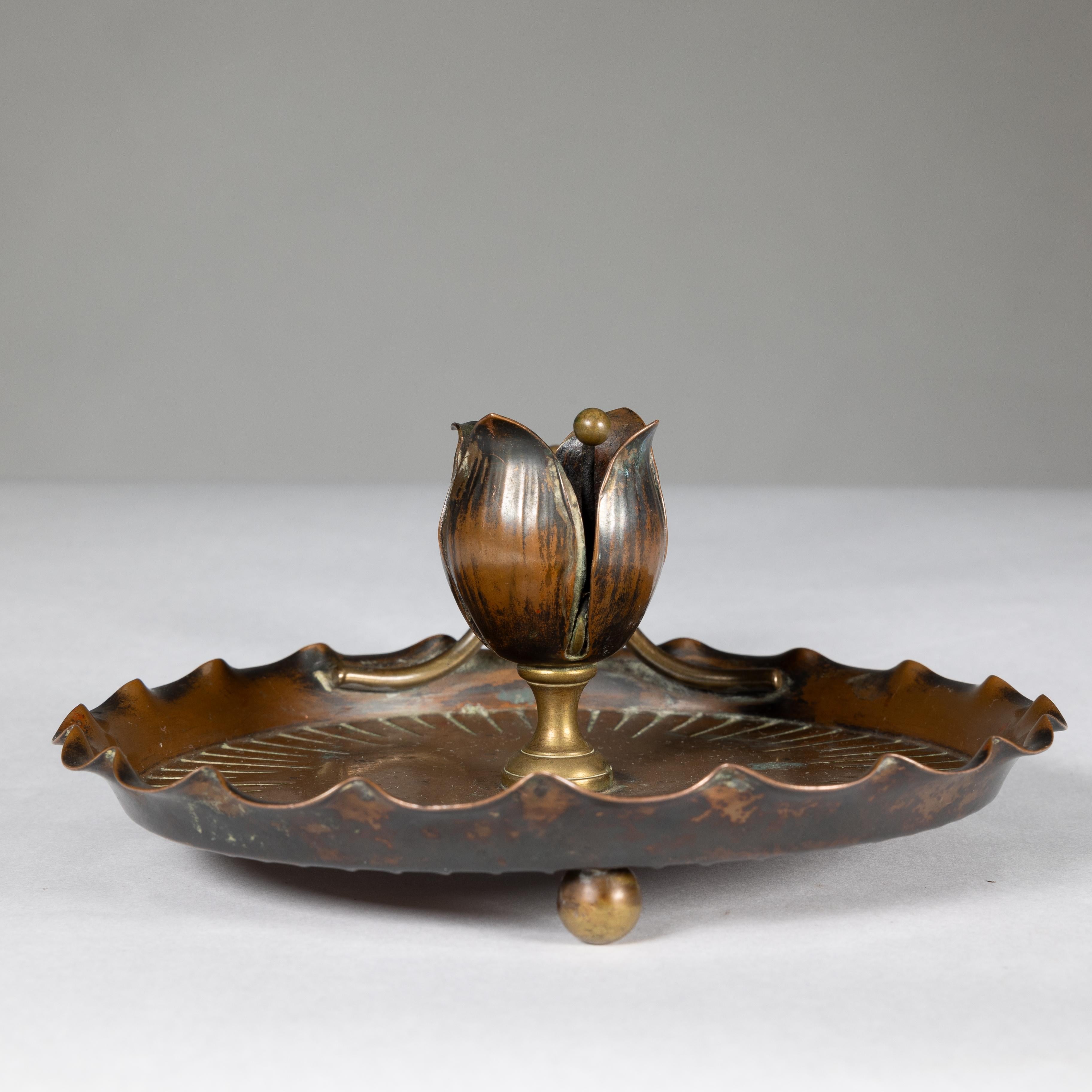 Cuivre Carl Deffner. Allemagne. Un bougeoir de chambre Arts & Crafts en cuivre en vente