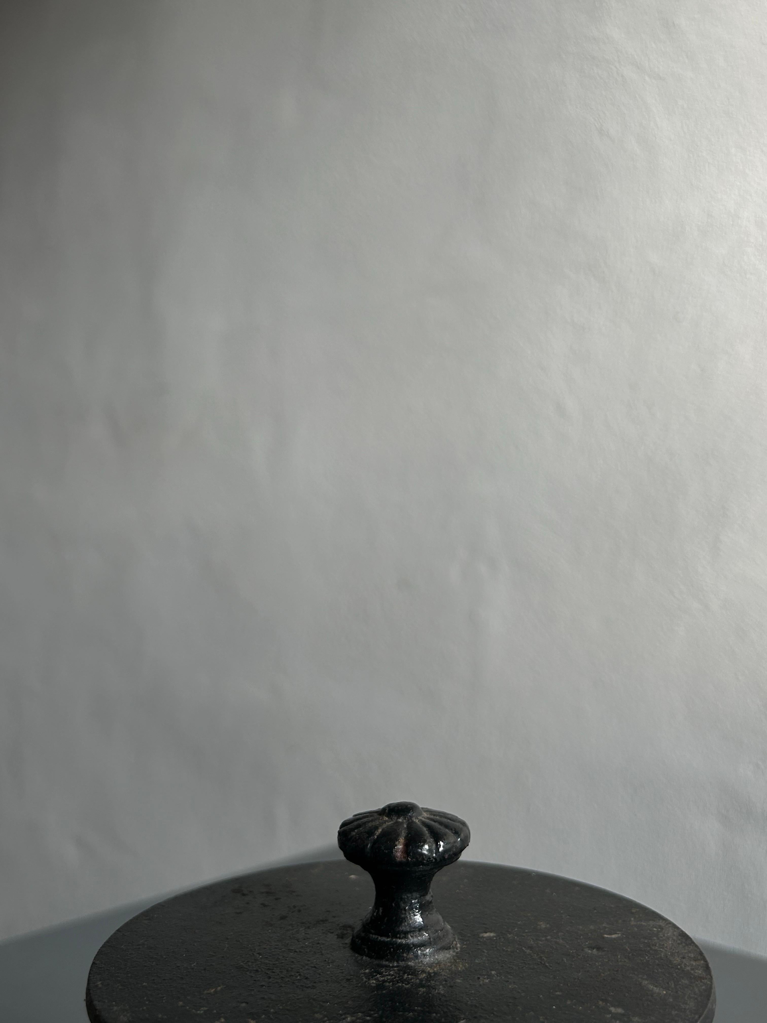 Carl Elmberg Lidded Jar produced by Näfveqvarns Bruk, Sweden 1920’s In Good Condition For Sale In Valby, 84