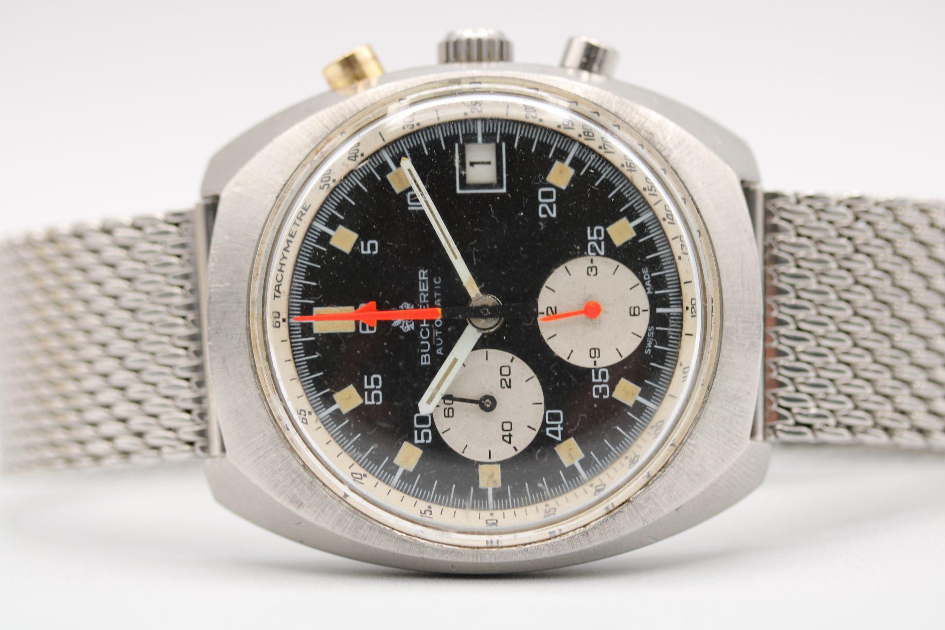 et un autre bijou vintage que nous avons réussi à trouver. Nous sommes ravis de pouvoir proposer cette montre-bracelet Carl F Bucherer 1340 Lemania Chronograph qui est livrée en tant que montre seule en plus de notre garantie de 12 mois. 

Le
