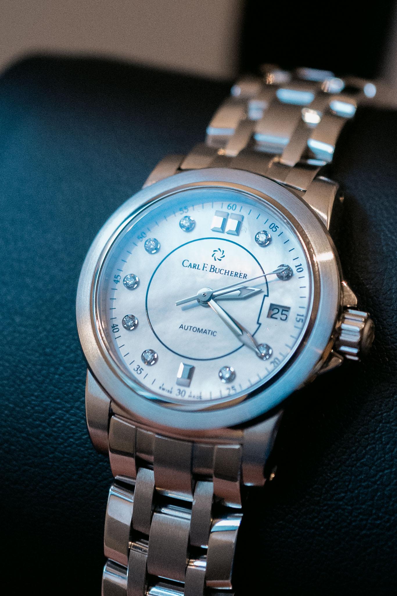 Carl F. Bucherer Patravi Autodate 00.10621.08.77.21 Perlmutt und Diamant im Zustand „Gut“ im Angebot in SYDNEY, AU