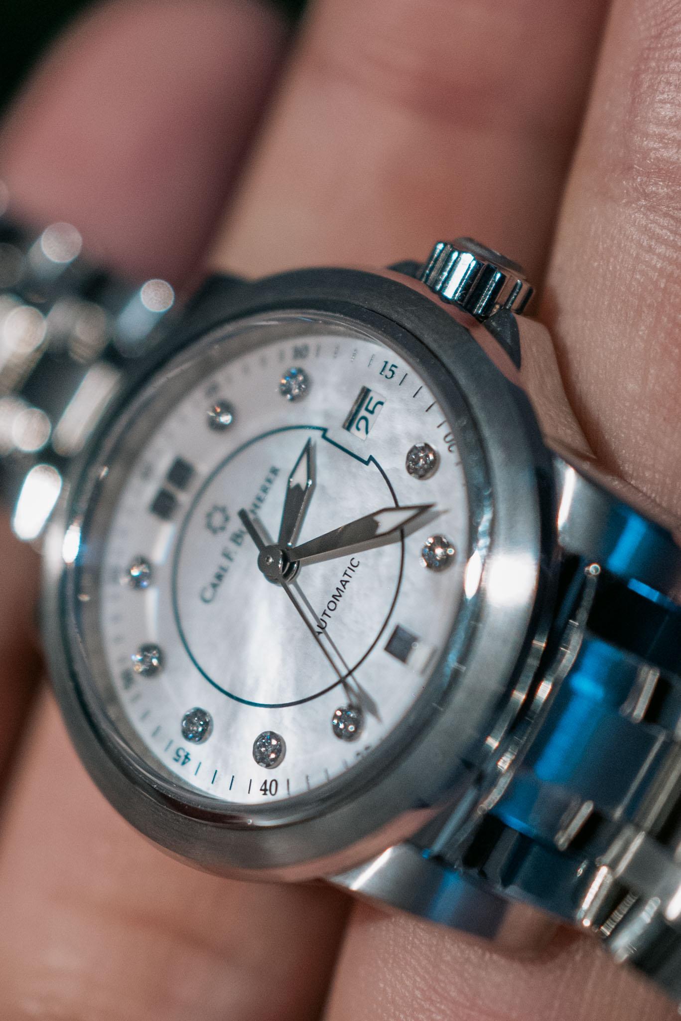 Carl F. Bucherer Patravi Autodate 00.10621.08.77.21 Perlmutt und Diamant Damen im Angebot