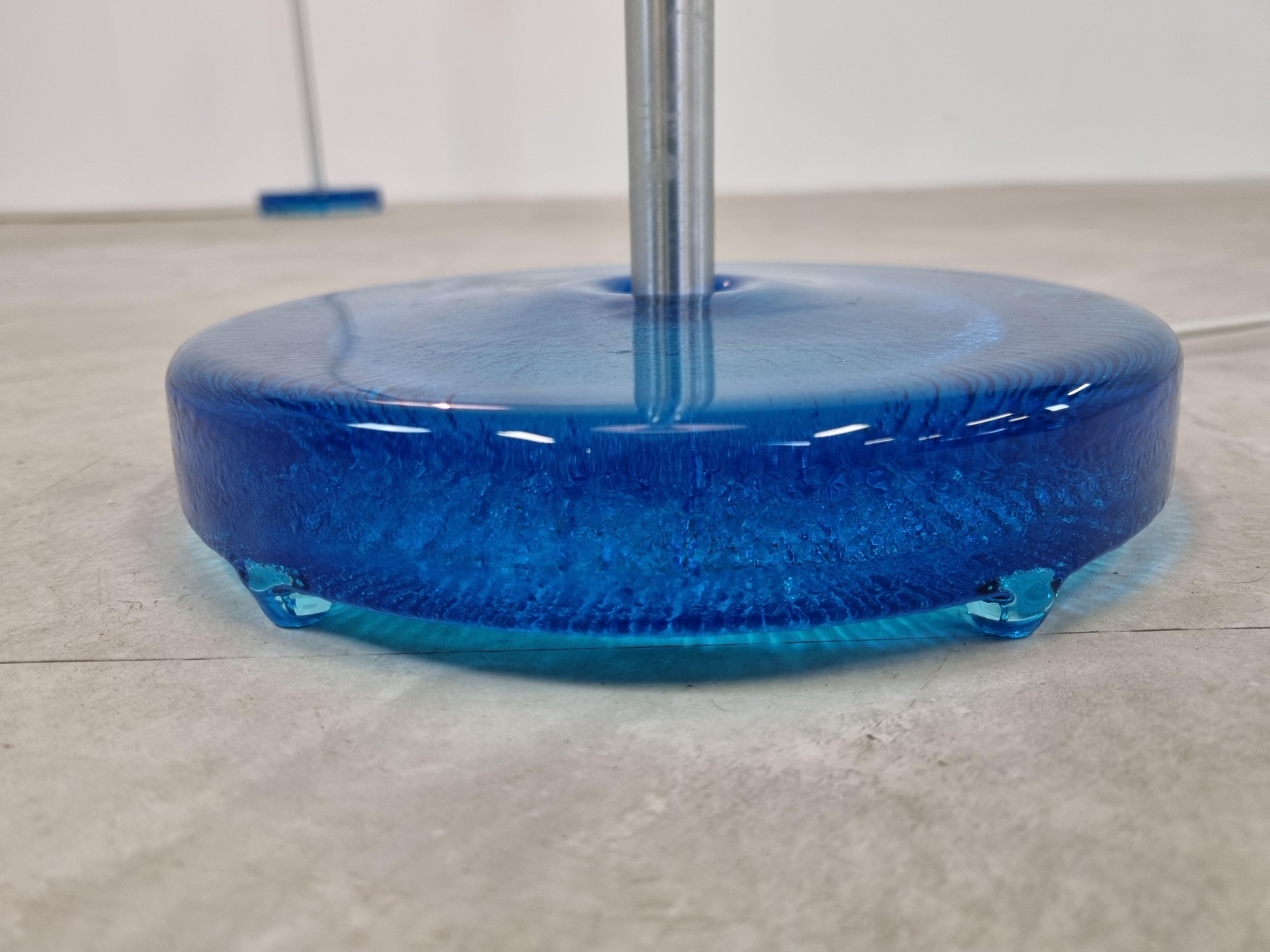 Milieu du XXe siècle Lampadaires en verre bleu Carl Fagerlund, lot de 2, années 1960 en vente