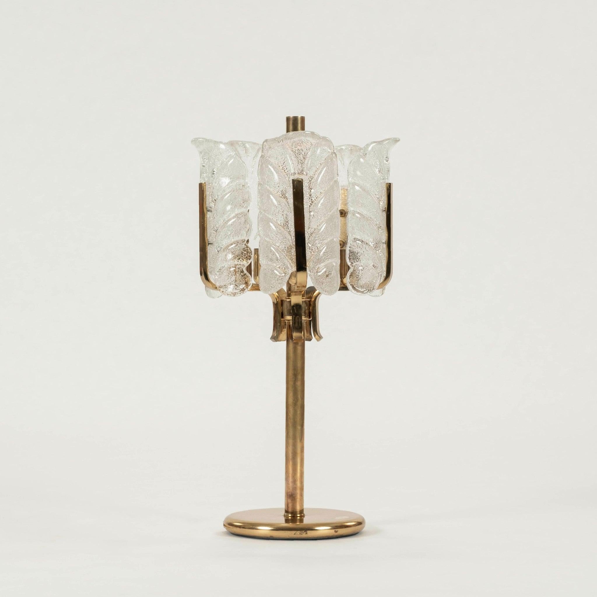 Lampe de table suédoise en laiton et verre des années 1960, conçue par Carl Fagerlund. 