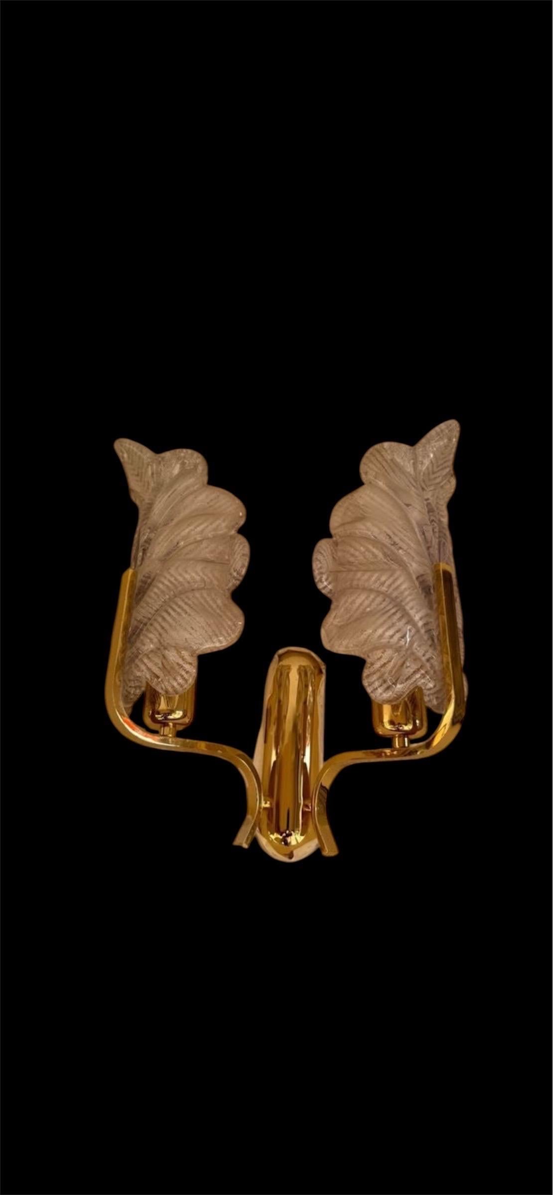 Carl Fagerlund de Orrifors par iluminación de pared, cristal de murano en diseño de vidrio esmerilado. Modelo muy raro de cristal con estructura de latón dorado. Una lámpara icónica del diseño danés, un elemento único para un ambiente de gran
