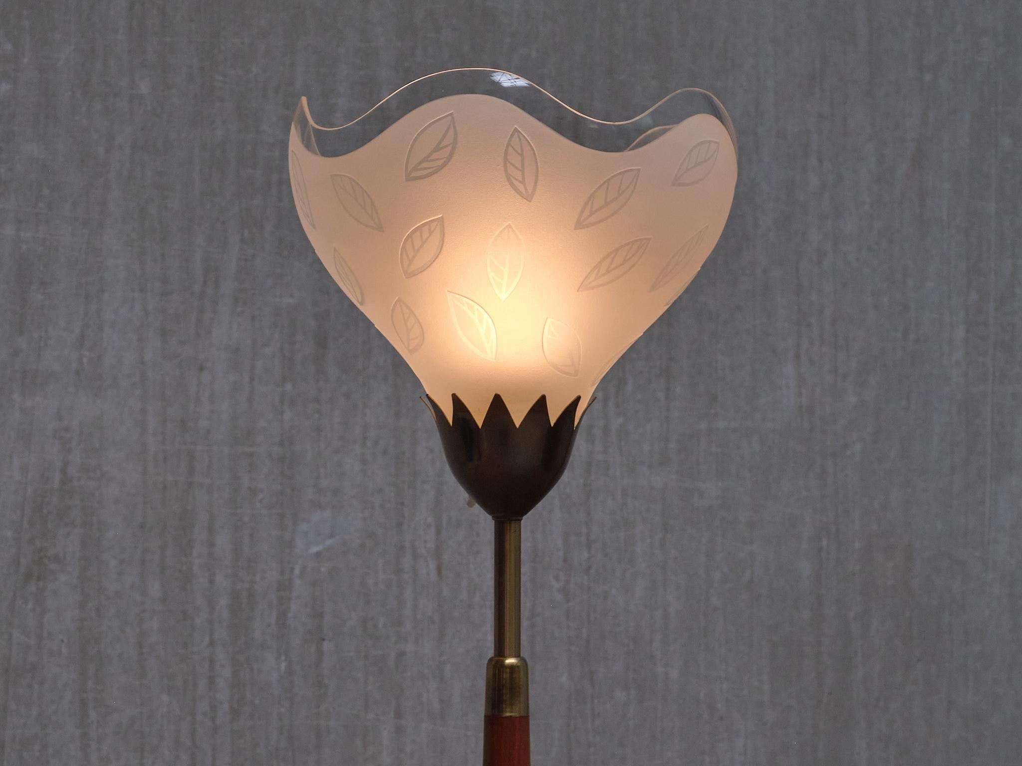 Lampadaire Carl Fagerlund en acajou, laiton et verre, Orrefors, Suède, années 1950 en vente 4