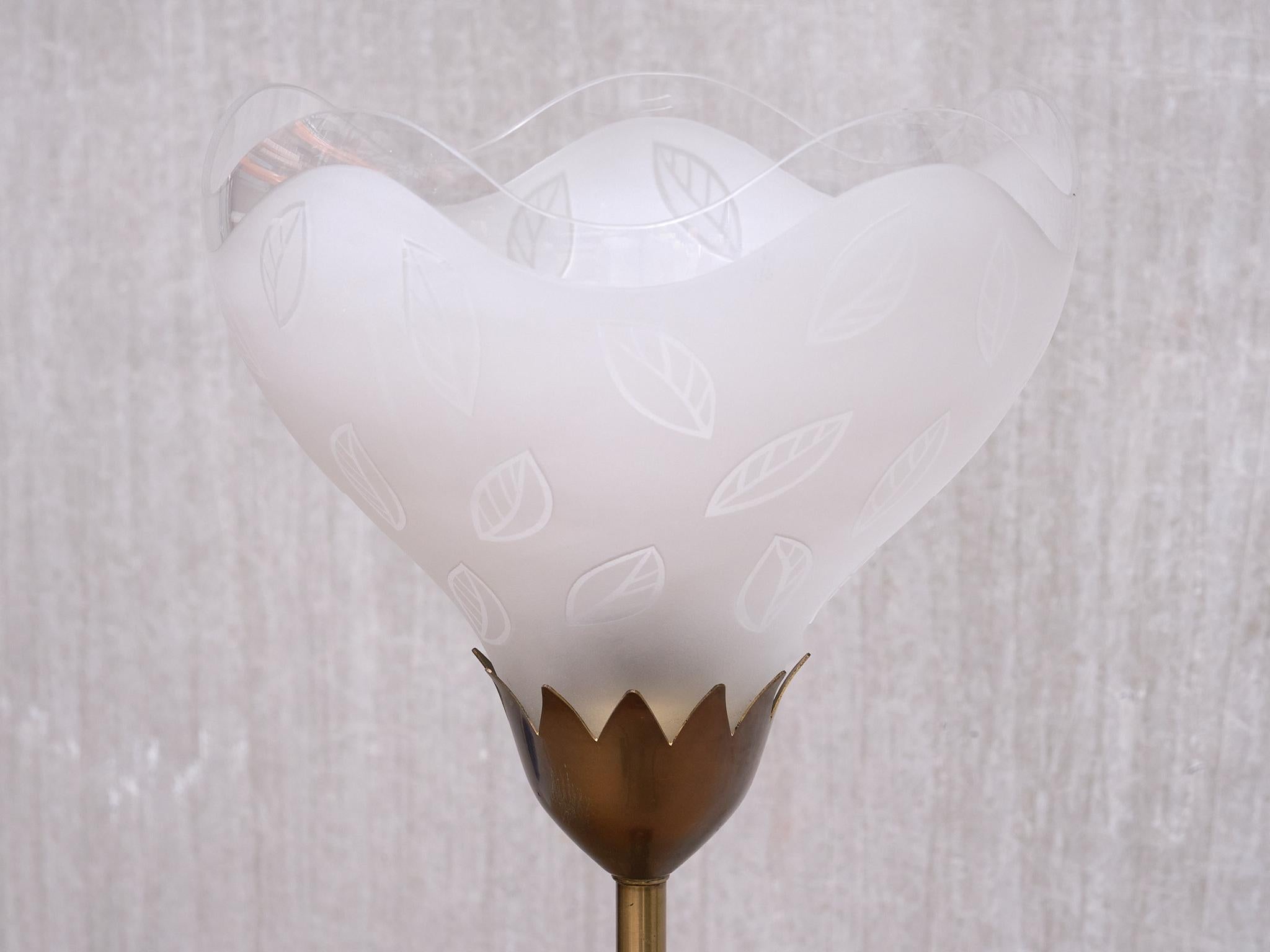 Laiton Lampadaire Carl Fagerlund en acajou, laiton et verre, Orrefors, Suède, années 1950 en vente