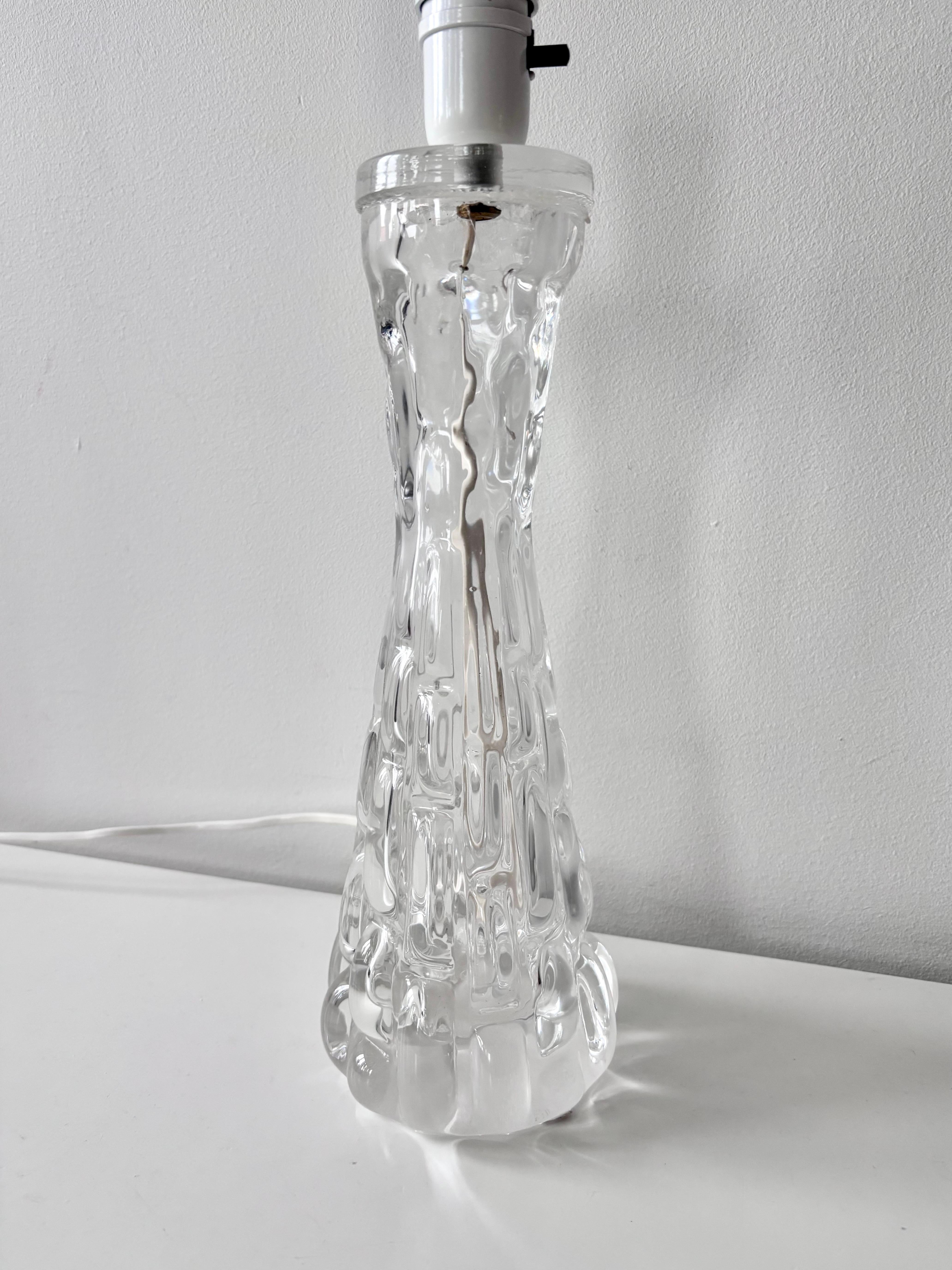 Milieu du XXe siècle Carl Fagerlund pour Orrefors - Lampe de table en cristal, Suède, vers 1960 en vente