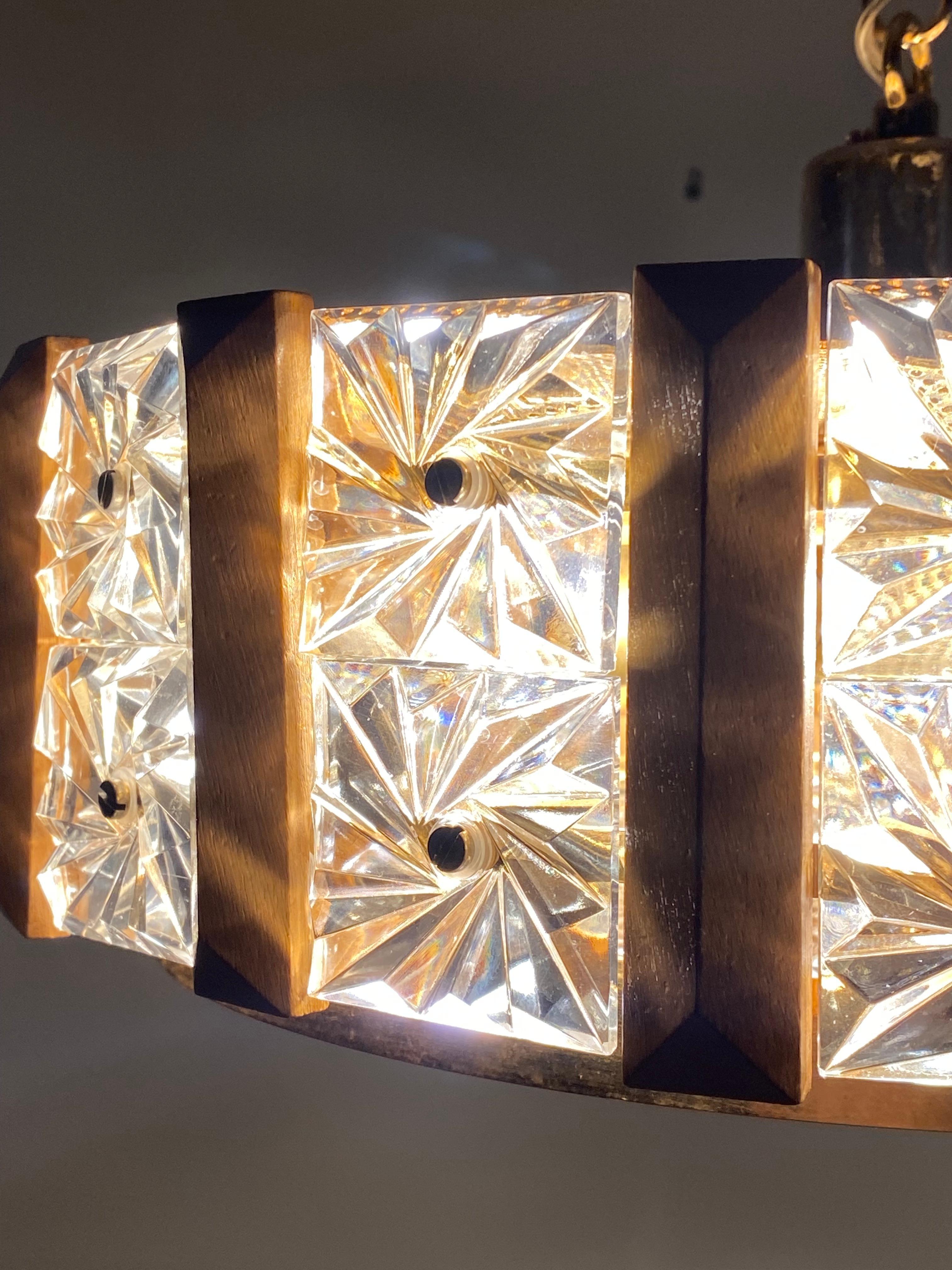 Lustre en verre, laiton et teck Carl Fagerlund pour Orrefors en vente 6