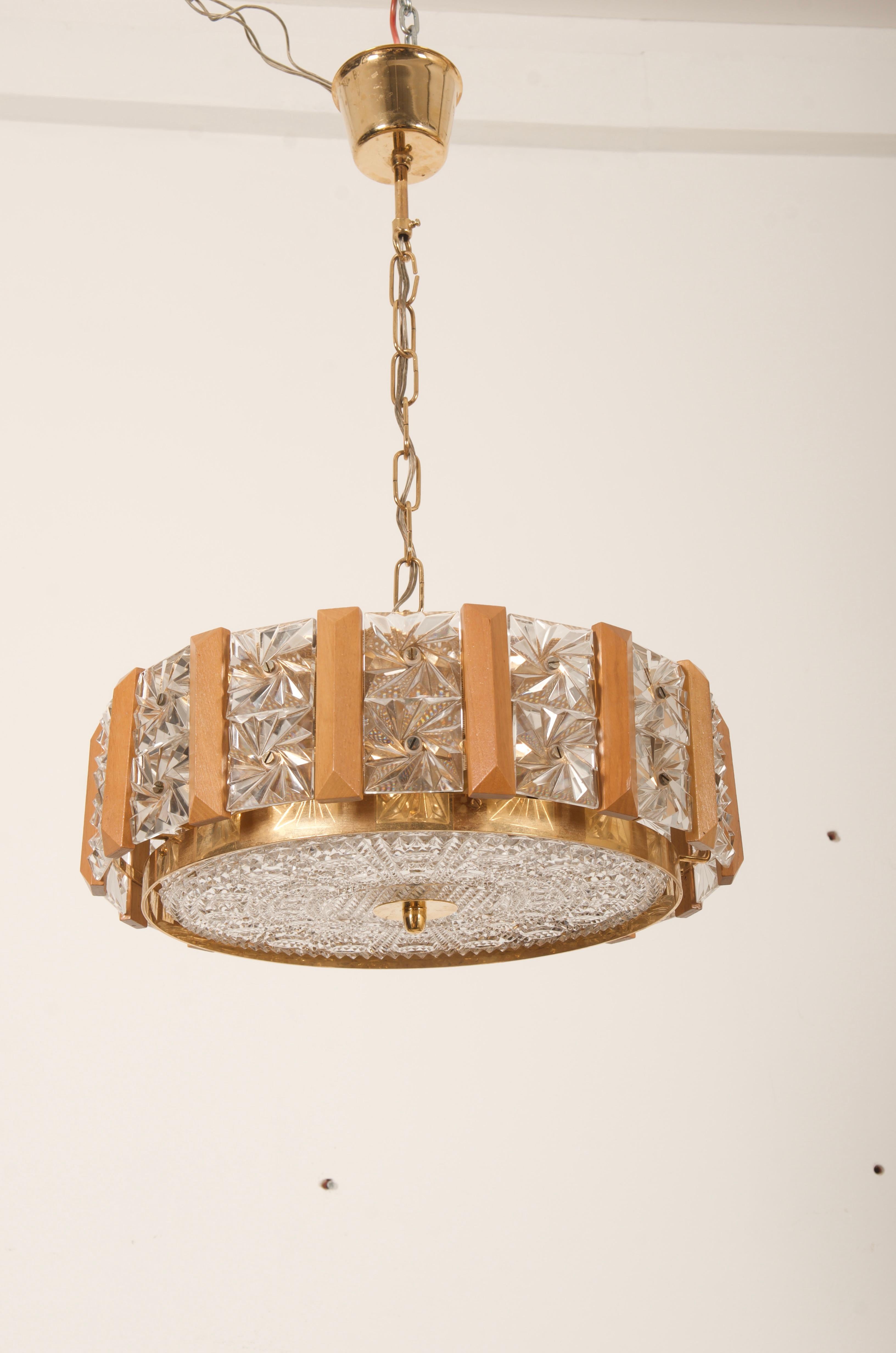 Carl Fagerlund for Orrefors Glass, Brass and Teak Chandelier In Good Condition For Sale In Vienna, AT