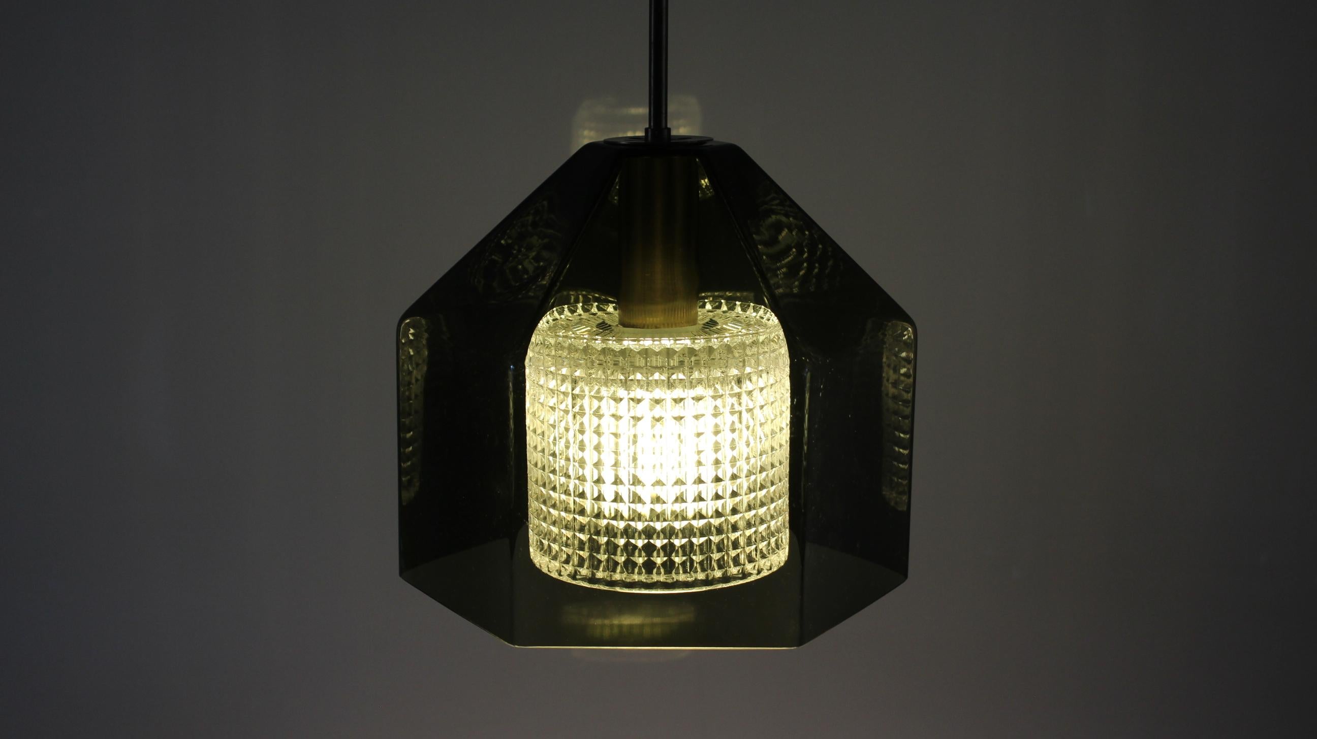 Carl Fagerlund para Orrefors Colgante de cristal verde oscuro con latón Suecia Años 60 en venta 5
