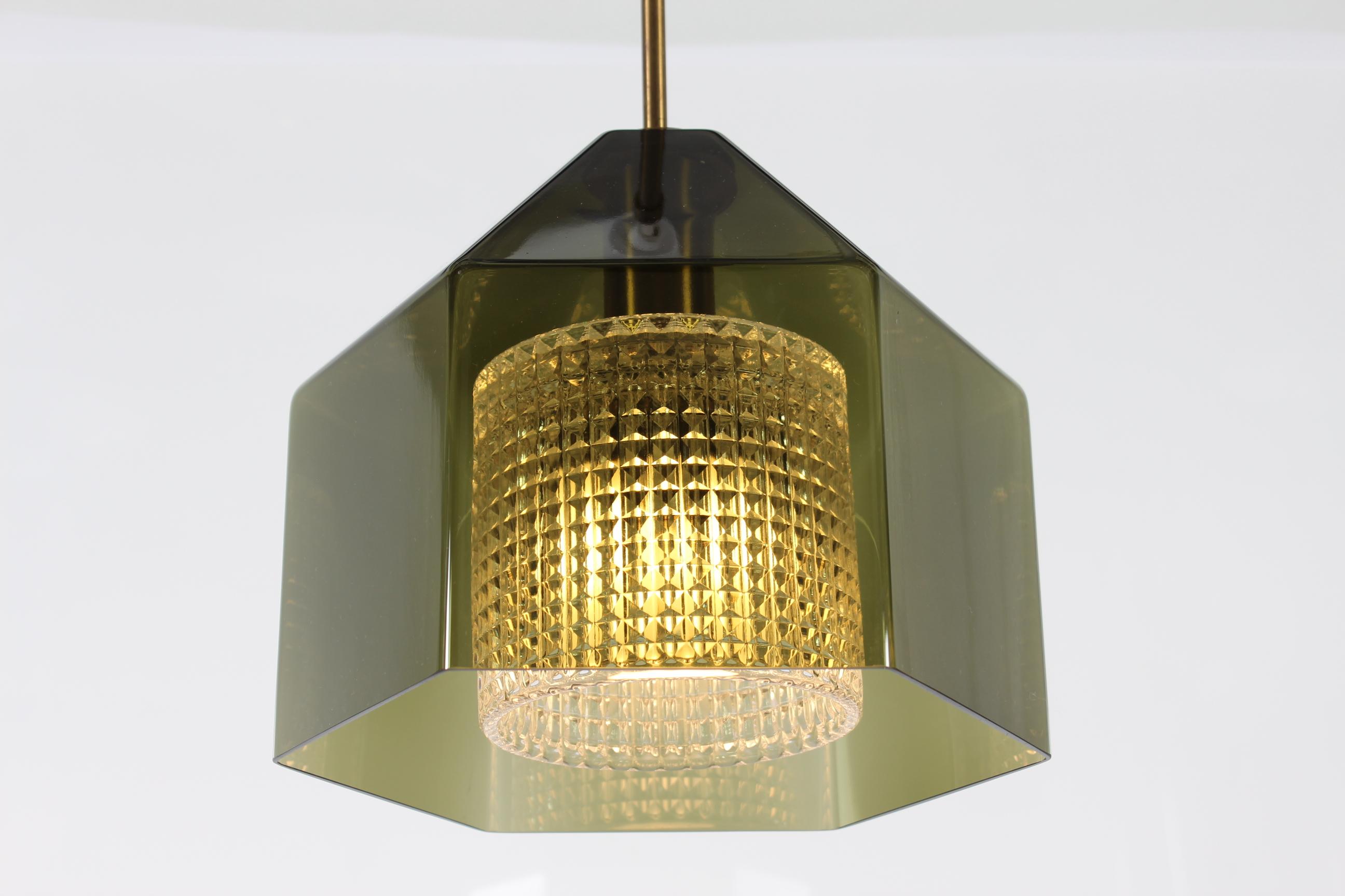 Carl Fagerlund para Orrefors Colgante de cristal verde oscuro con latón Suecia Años 60 en venta 6