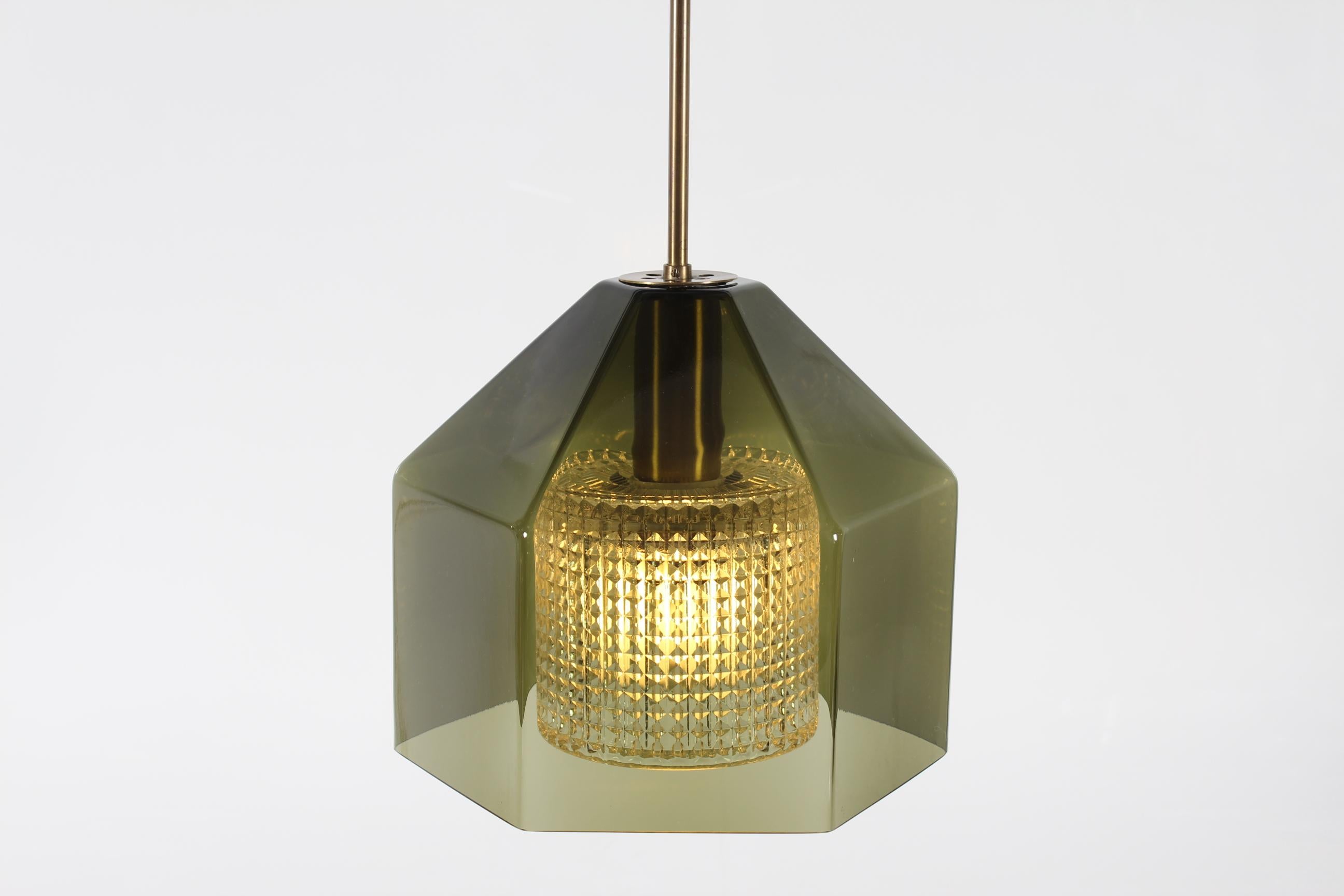 Carl Fagerlund para Orrefors Colgante de cristal verde oscuro con latón Suecia Años 60 en venta 7