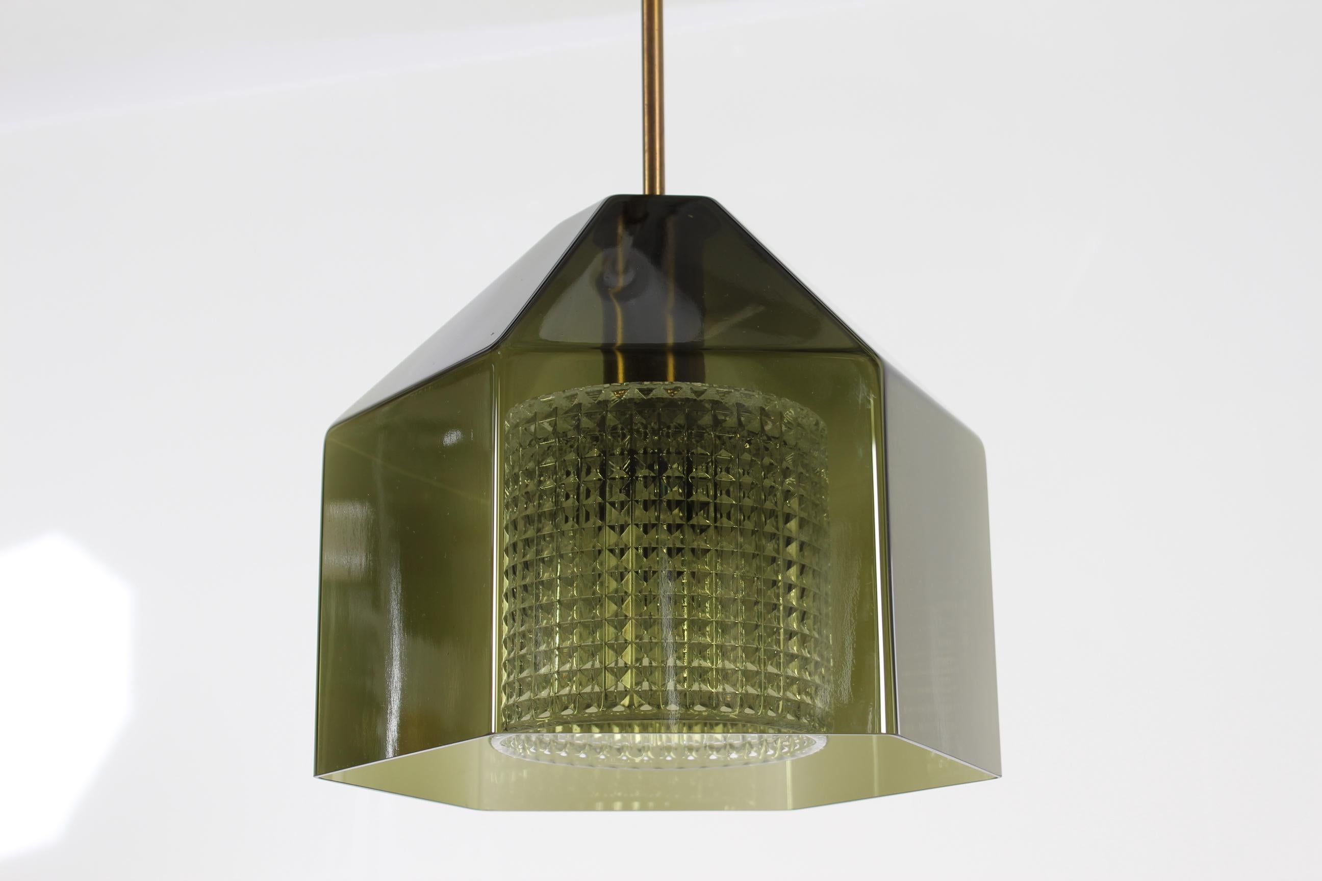 Carl Fagerlund para Orrefors Colgante de cristal verde oscuro con latón Suecia Años 60 en Bueno estado para la venta en Silkeborg, Silkeborg