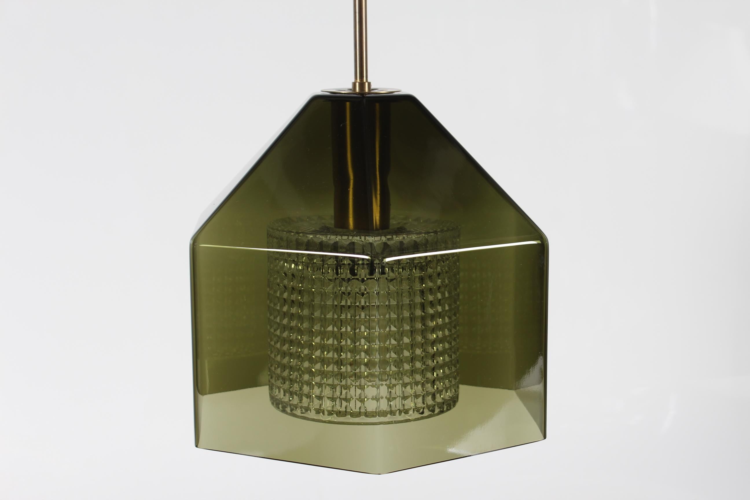 Carl Fagerlund para Orrefors Colgante de cristal verde oscuro con latón Suecia Años 60 en venta 1