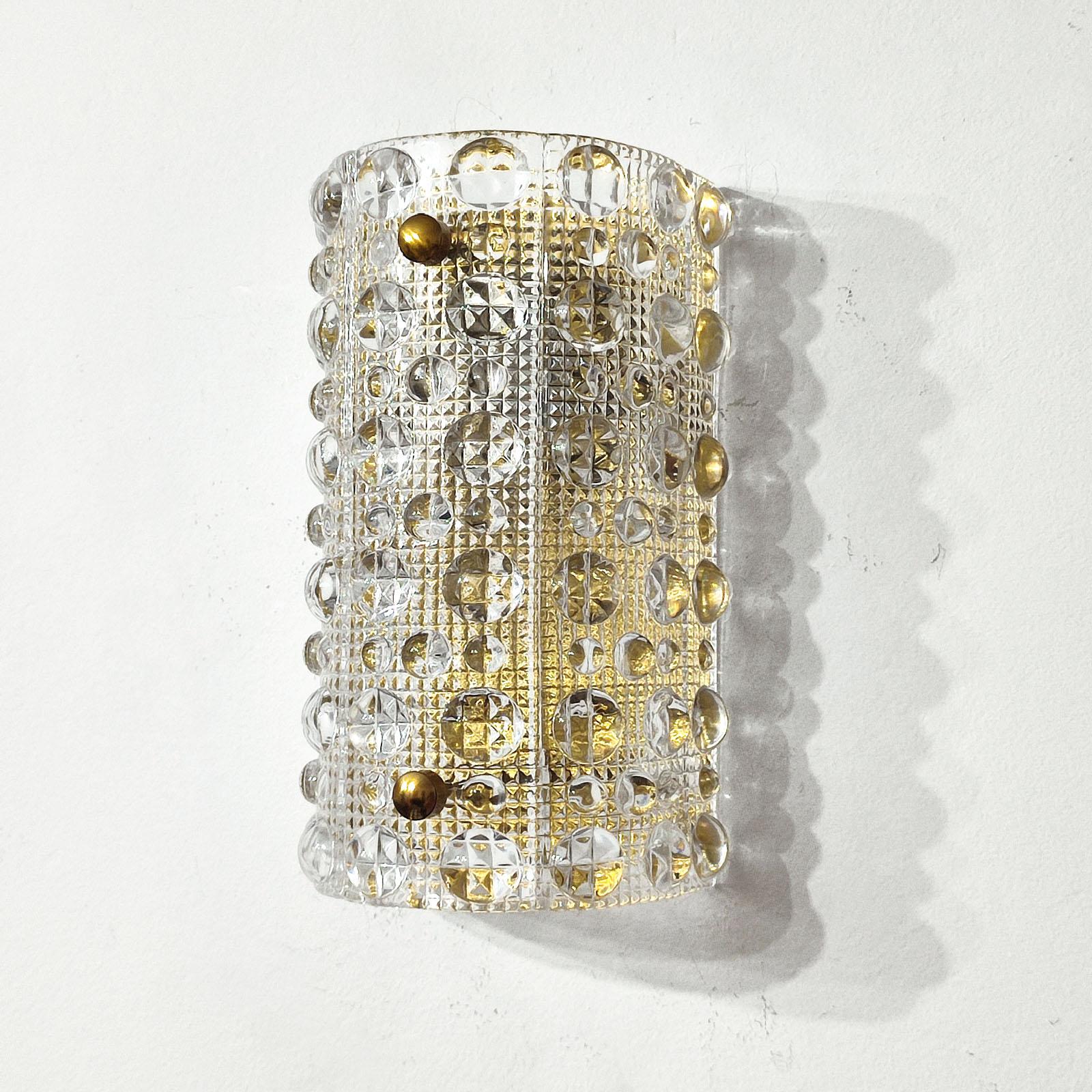 Carl Fagerlund for Orrefors Textured Crystal and Brass Wall Light, Sweden 1950s In Excellent Condition In Bochum, NRW