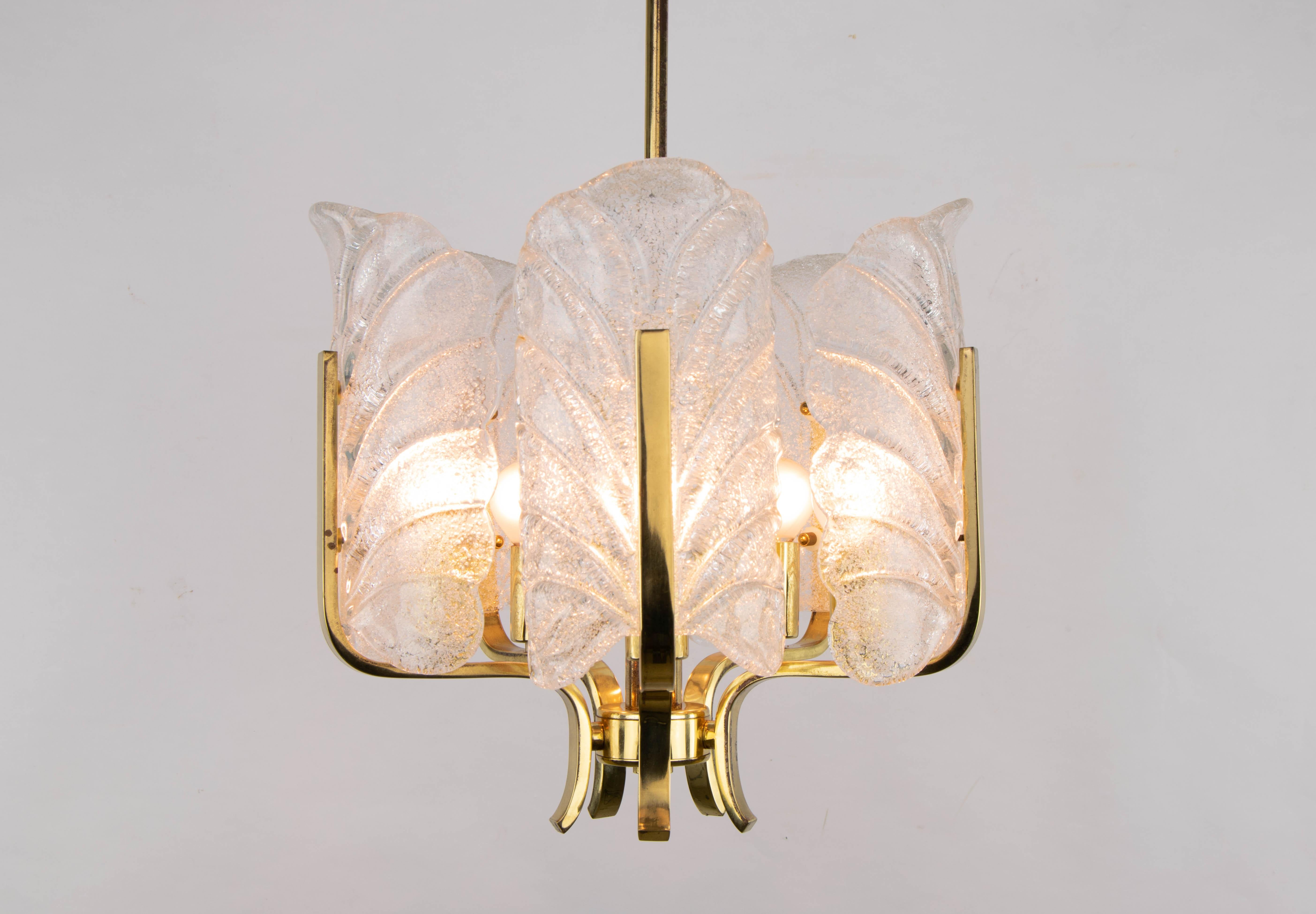 Laiton Lustre Carl Fagerlund en feuilles de verre et acier doré:: Orrefors:: Suède 1960