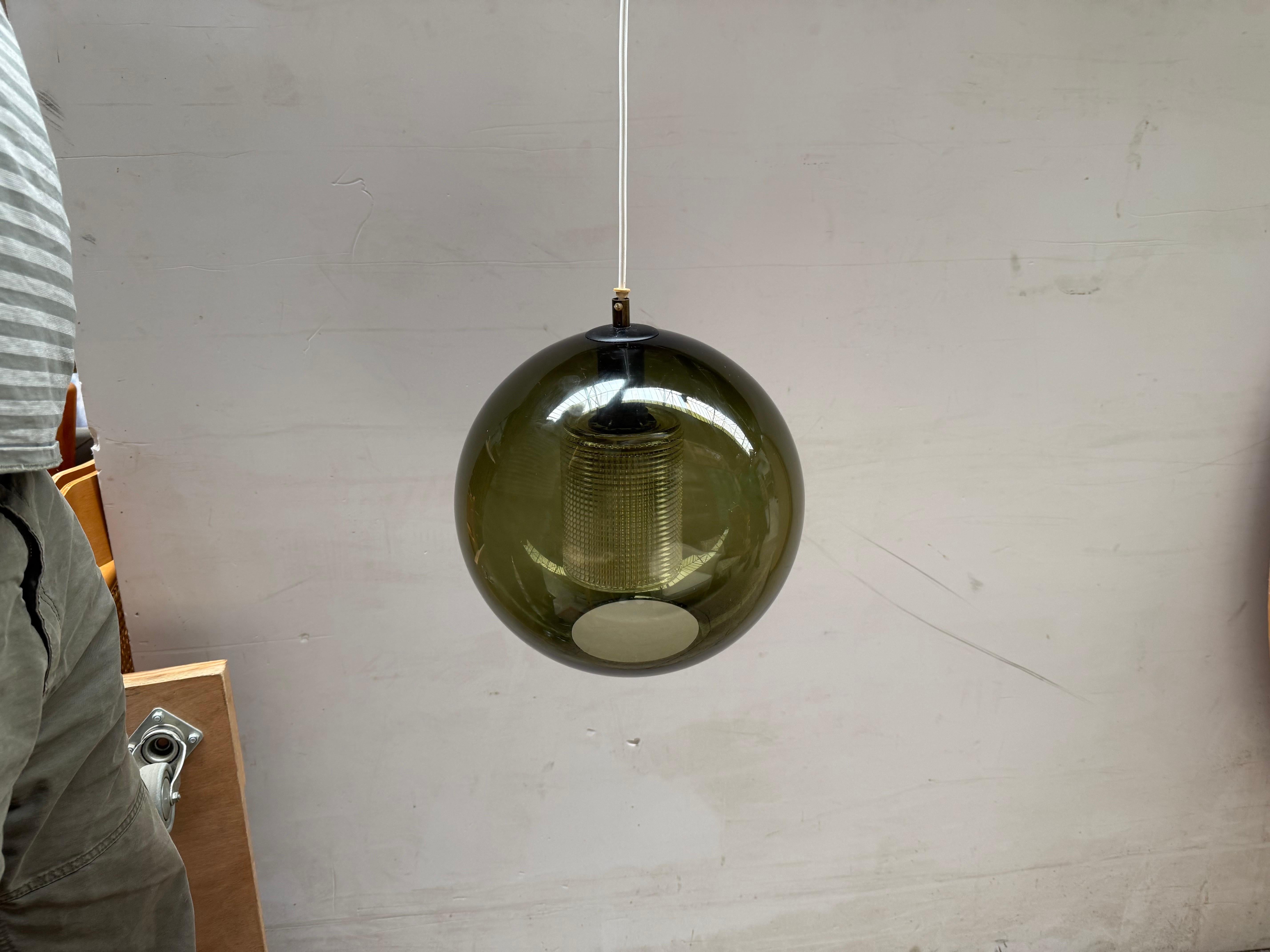 Metà XX secolo Carl Fagerlund, Orrefors, lampada da soffitto rotonda in vetro verde 1967 in vendita