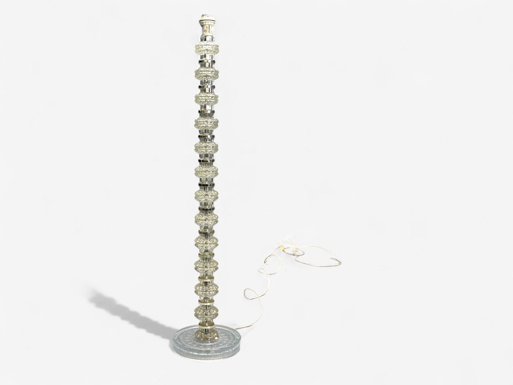 Carl Fagerlund, Swedish Modern, Glass, Nickel, Floor Lamp, Sweden, 1960s

Floor standing lamp in textured glass and nickel designed by Carl Fagerlund for Orrefors in Sweden c. 1960s.

Glass, Nickel; Sweden c. 1960s

Height: 48 inches, Diameter: 10