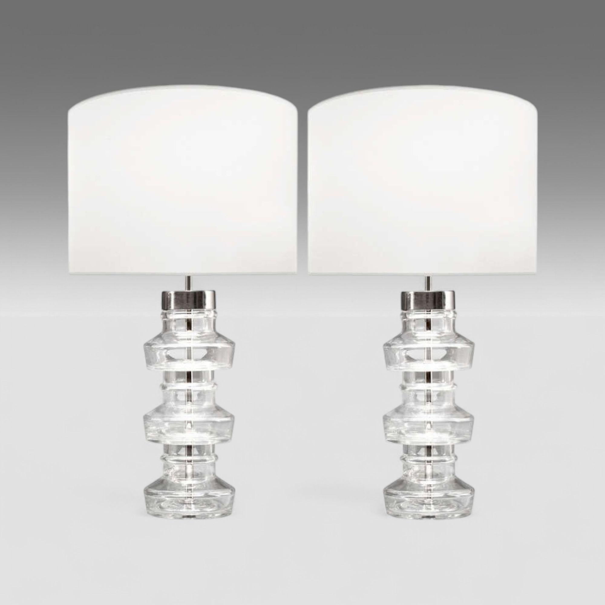 Carl Fagerlund, Swedish Modern, Nickel, Glass, Translucent Table Lamps, Sweden, 1960s

A pair of sculpted glass and polished nickel table or desk lamps designed by Carl Fagerlund for Orrefors in Swedish circa 1960s. Shades not included.

Glass,