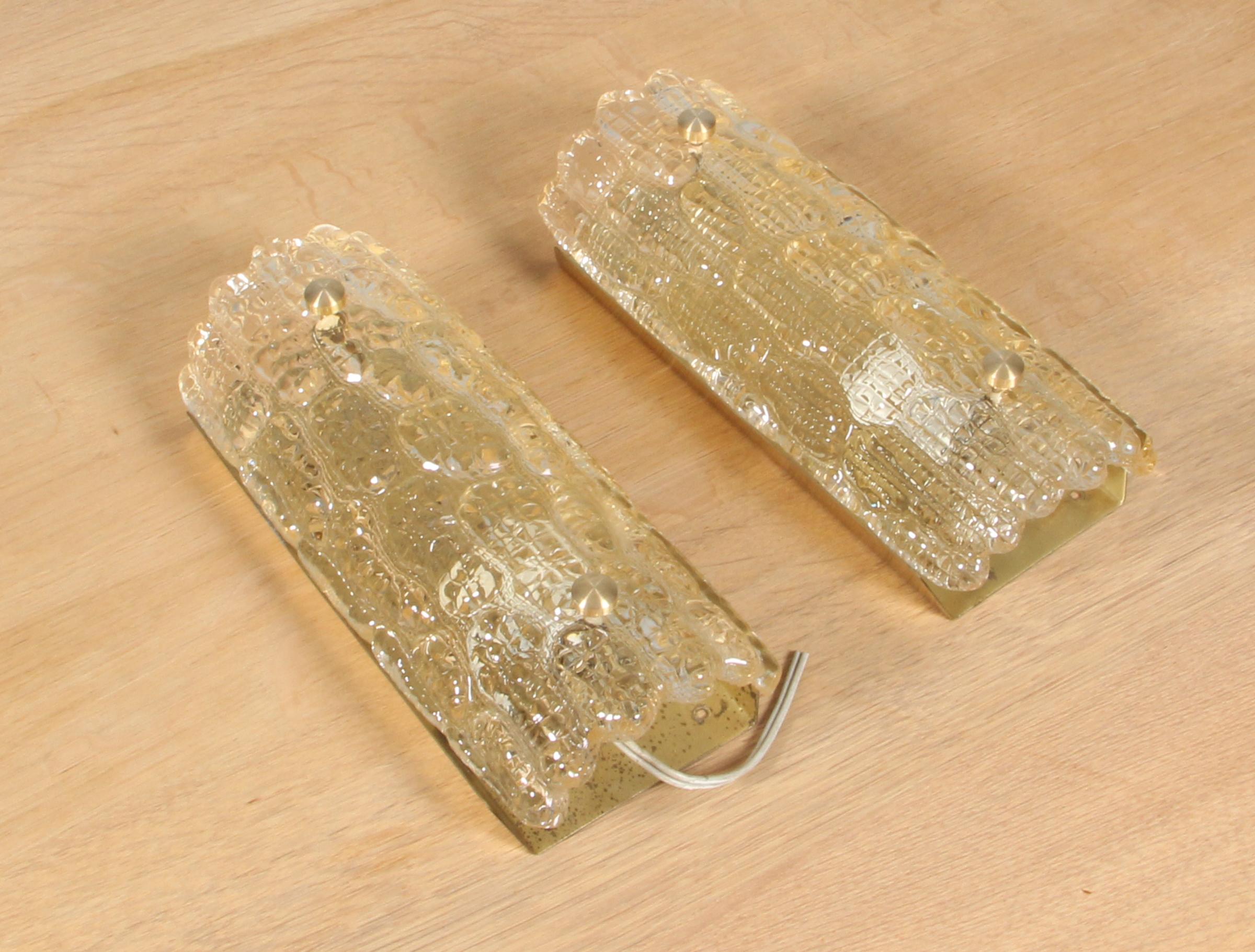 Aplique Carl Fagerlund de cristal y latón.

Fabricado por Lyfa/Orrefors.
