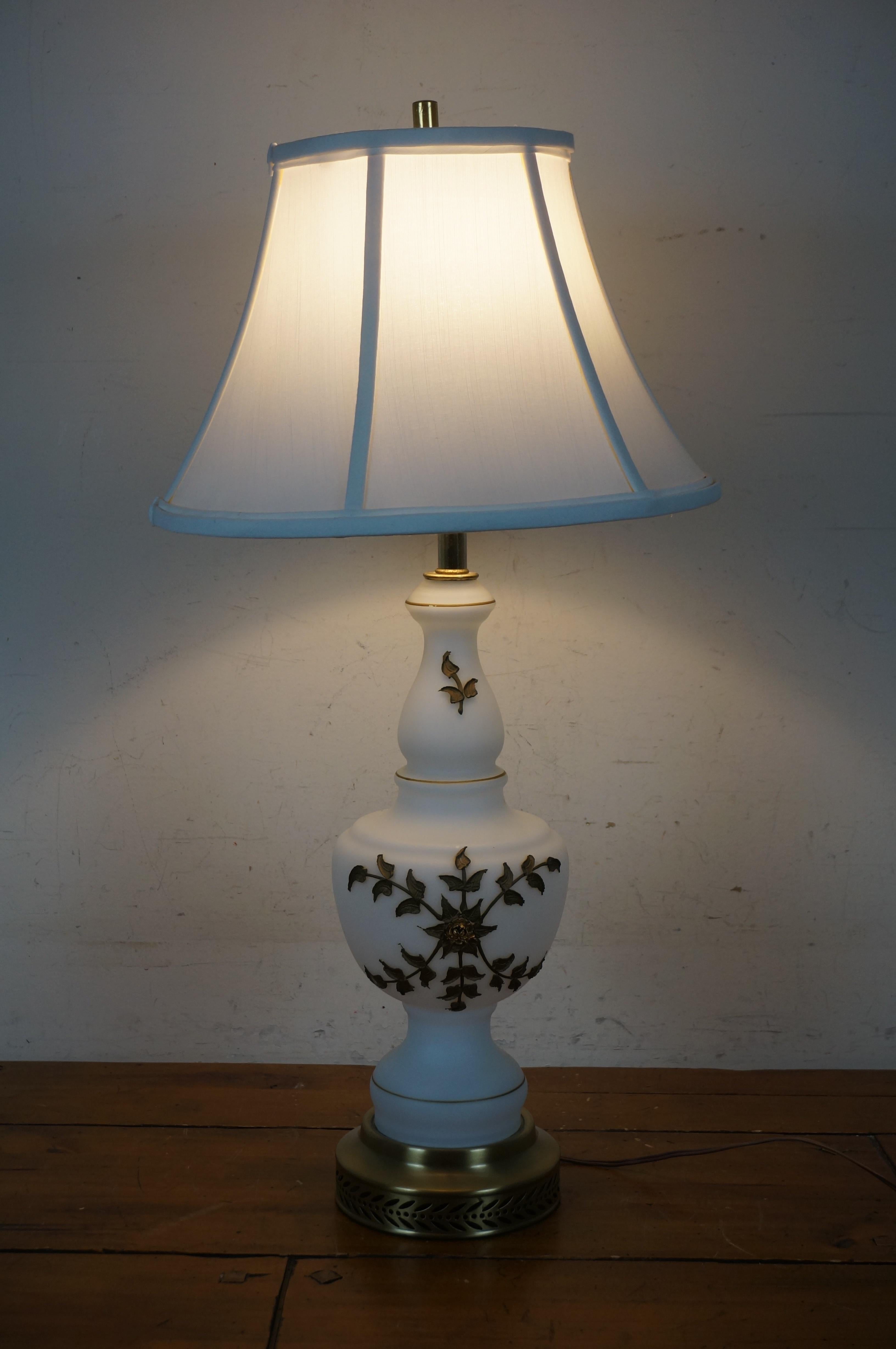 Carl Falkenstein Hollywood Regency lampe de table à fleurs en verre dépoli et bronze 29 pouces en vente 6