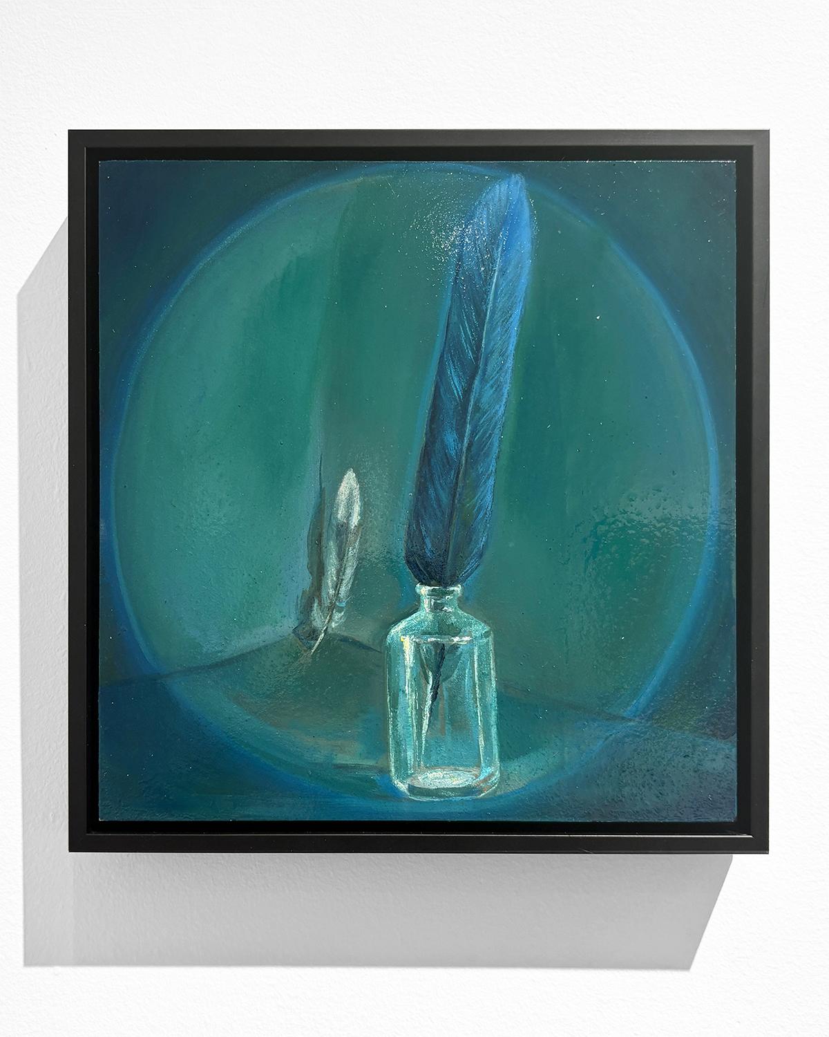 Pluma (Bodegón contemporáneo en tonos azules de pluma en tarro pequeño) - Still-Life Painting Azul de Carl Grauer