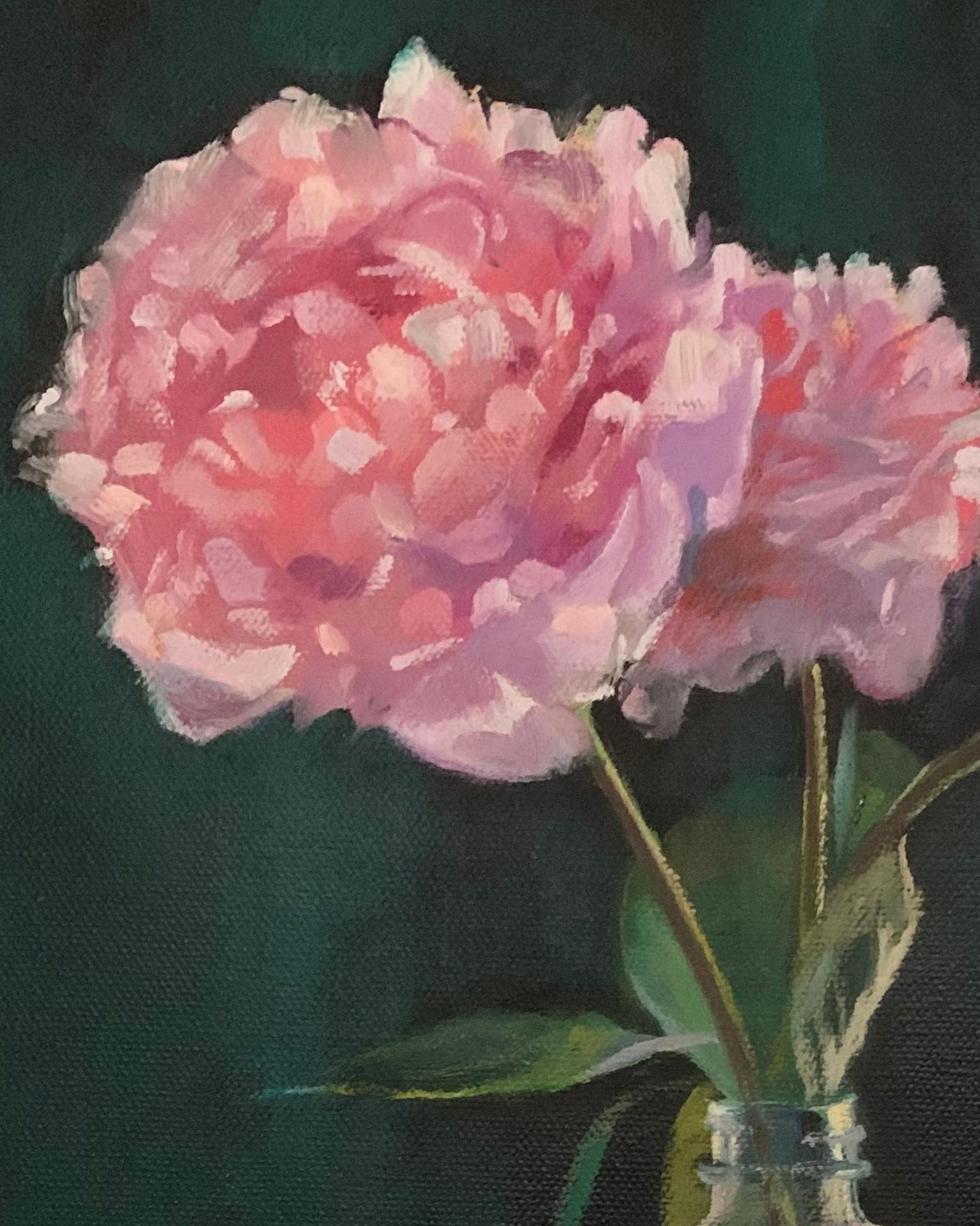 Peony (Stillleben-Gemälde einer rosa Blume in einem Innenraum, gerahmt) (Zeitgenössisch), Painting, von Carl Grauer