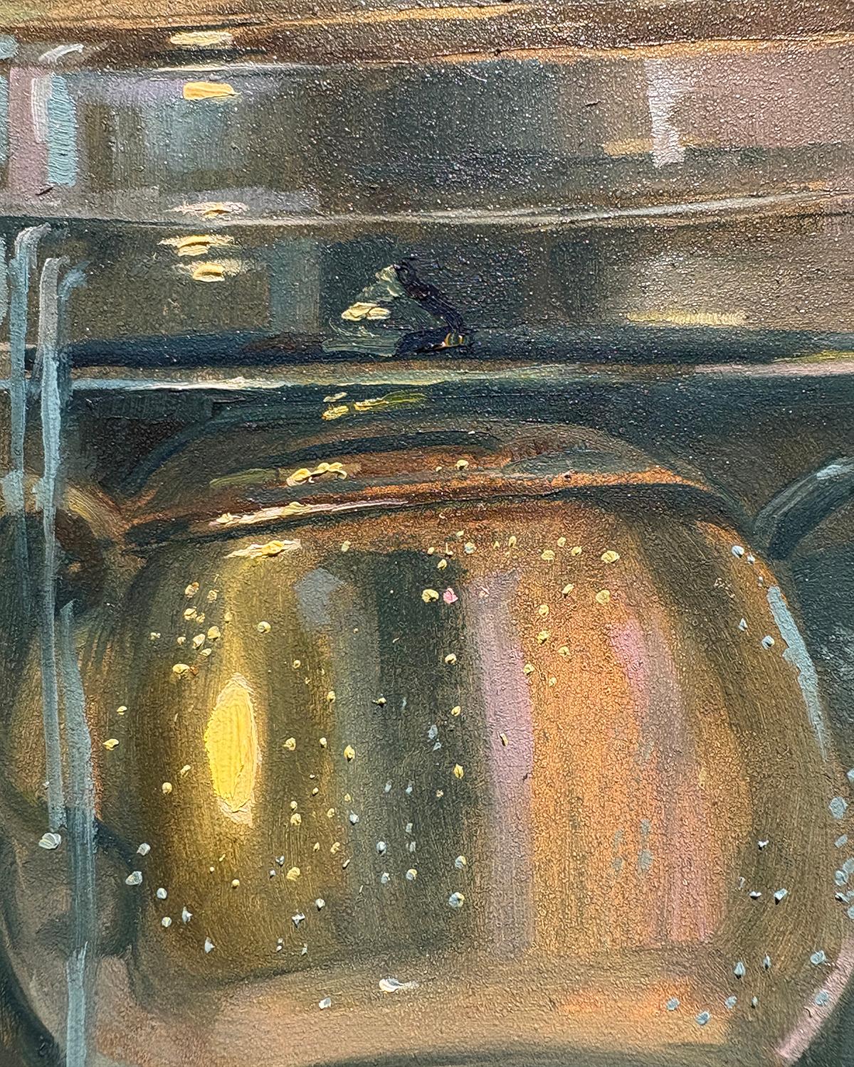 Protezione II (Natura morta contemporanea nei toni del blu e del verde di un bollitore in un barattolo)
Dipinto dall'artista della Hudson Valley, Carl Grauer, nel 2022.
olio su tela
Firmato sul verso
Condizioni eccellenti 

SOGLIE NATURALI, 2025
Tre