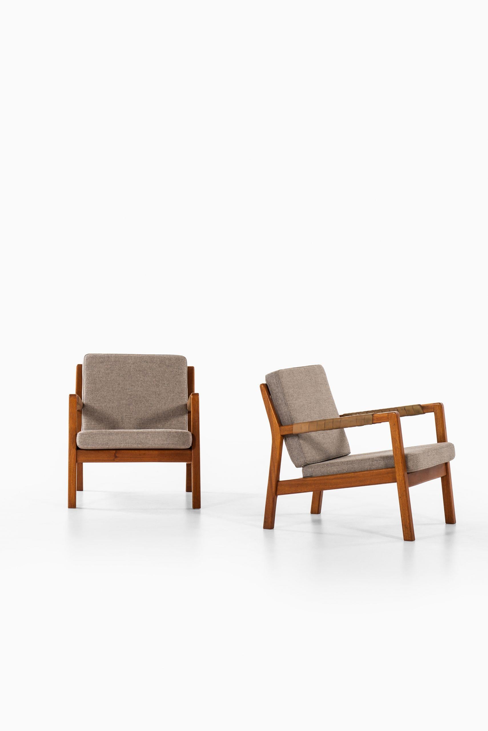 Rare pair of easy chairs model Rialto designed by Carl Gustaf Hiort af Ornäs. Produced by Puunveisto in Finland.