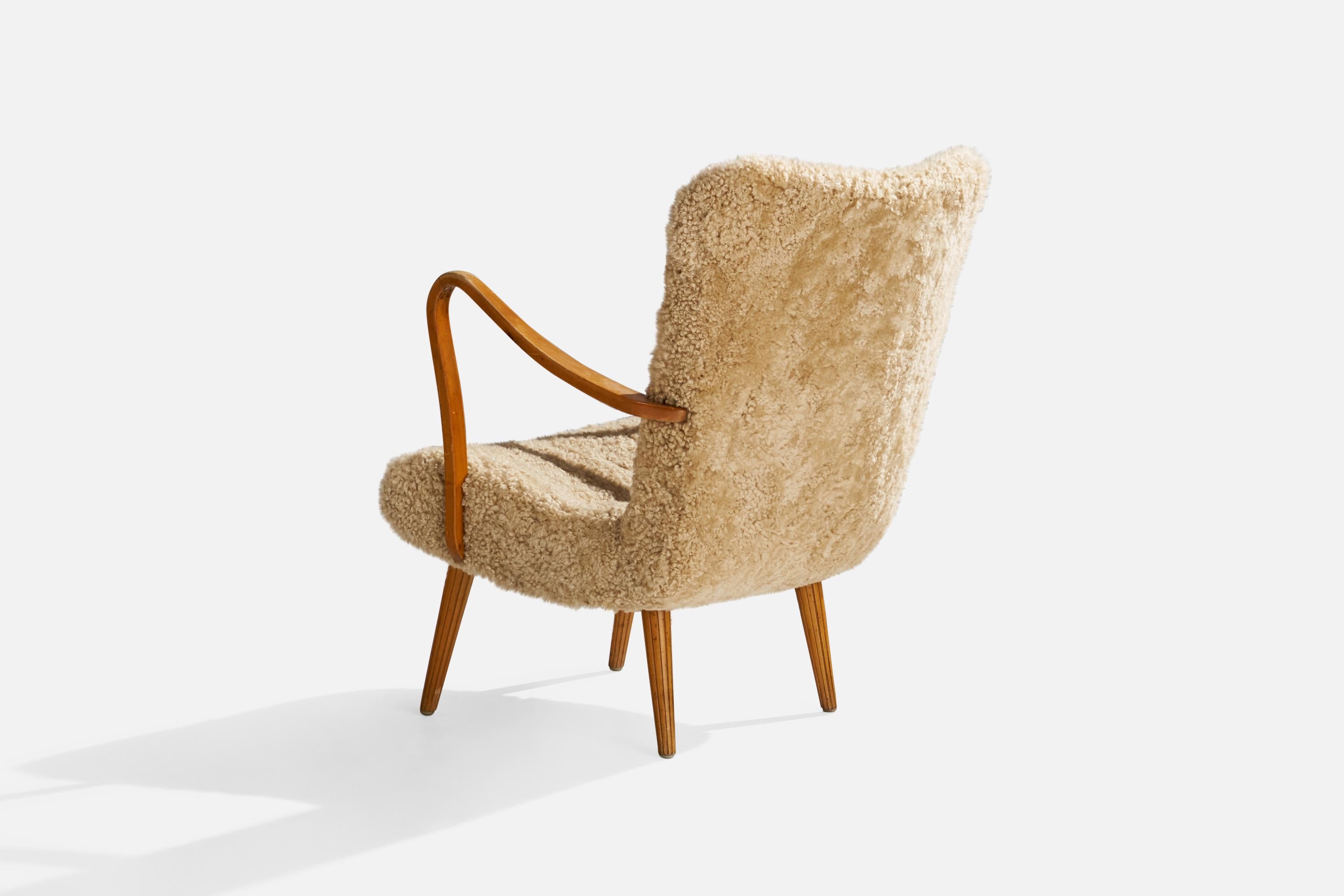 Carl Gustaf Hiort Af Ornäs, Lounge Chair, Wood, Sheepskin, Sweden, 1950s For Sale 1