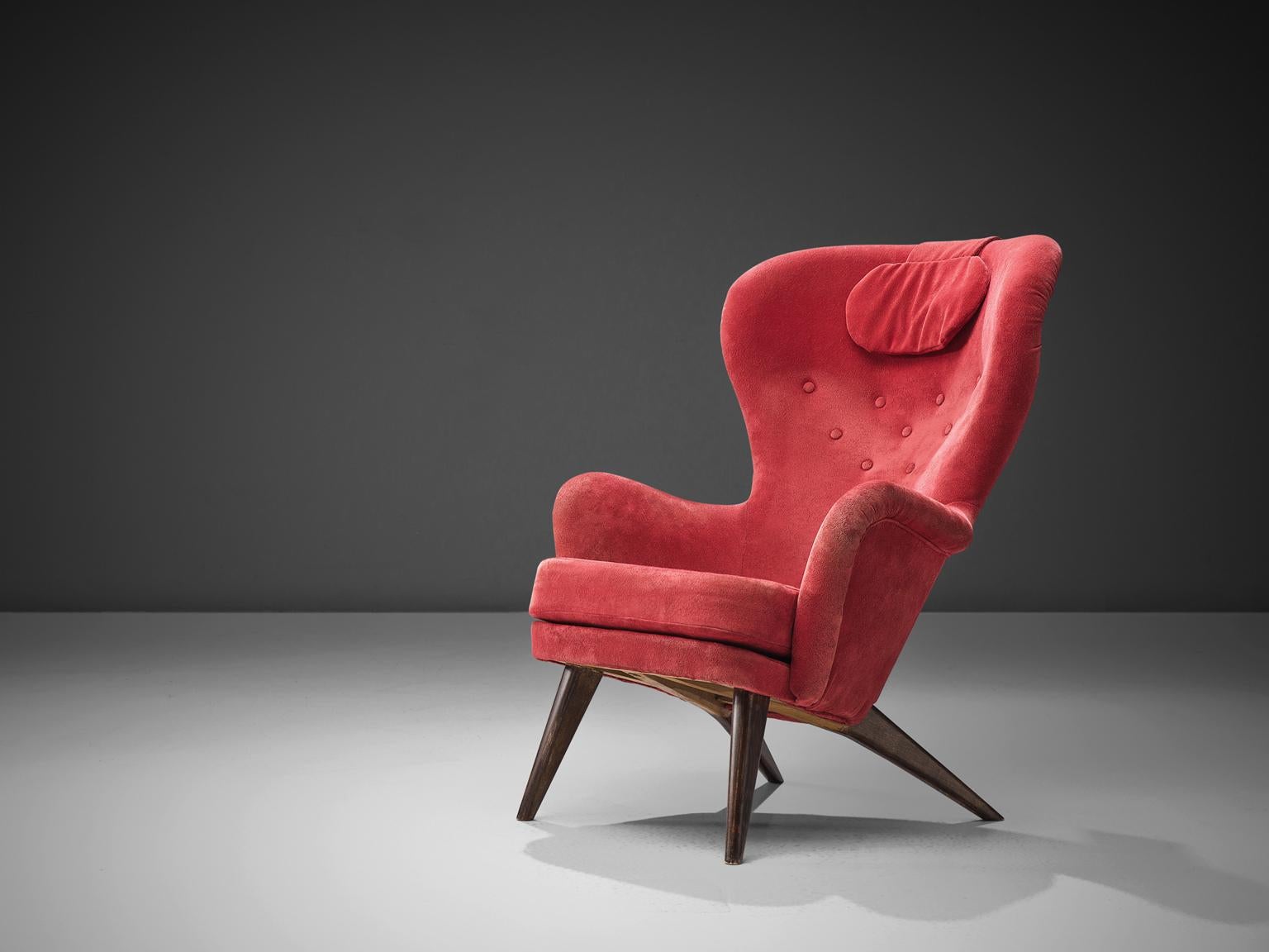 Carl Gustaf Hiort for Puunveisto Oy - Träsnideri Ab, 'Siesta' lounge chair, red fabric, oak, Finland, design 1952, production later.

This sensuous armchair has a curved, slender seat with a slightly winged back. The chair leans slightly backwards
