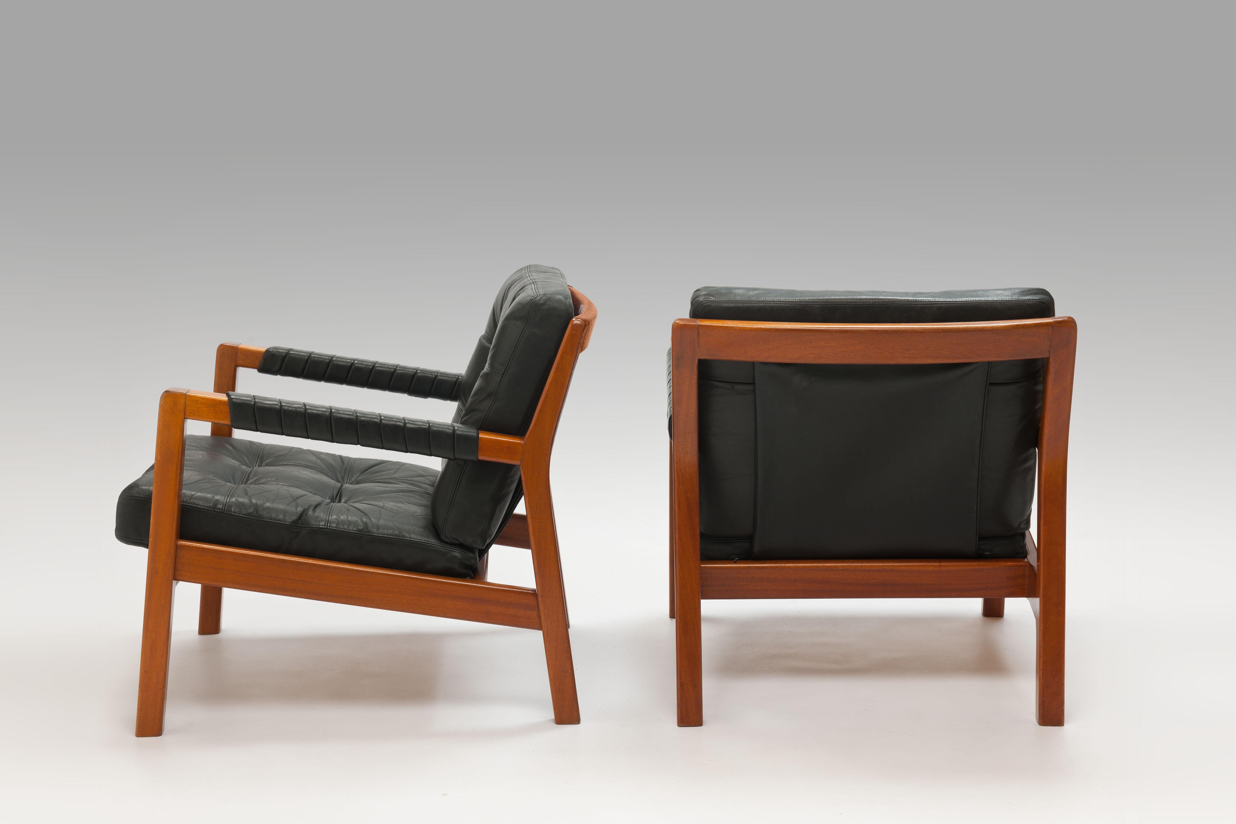 Chair 'Rialto's streamlined design and refined details engage in a fascinating dialogue. The beautiful signature leather-wrapped armrests give strength to Rialto's unique appearance, which especially comes to it's own when the chairs are placed
