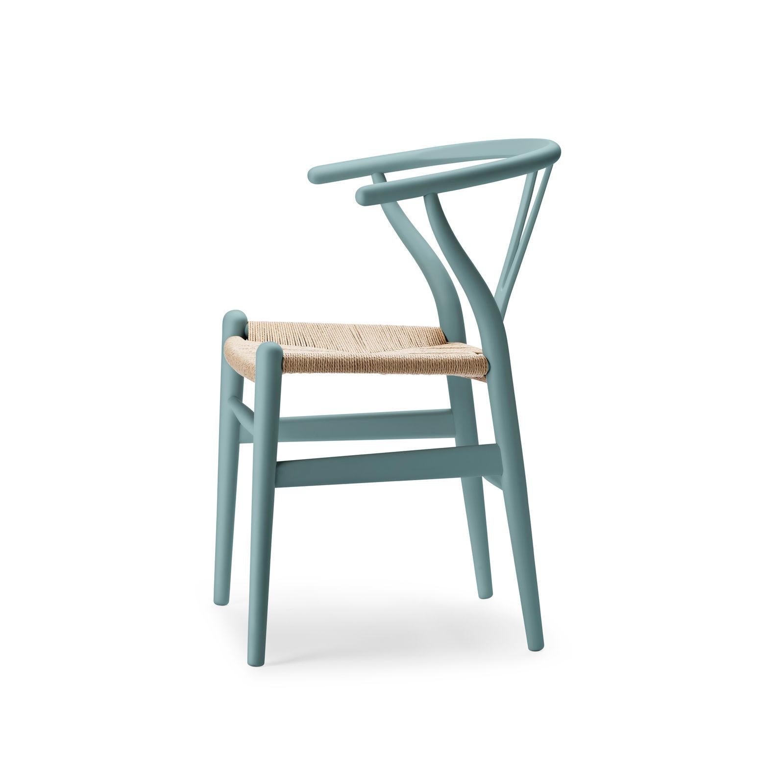 The Wishbone chair is now available in nine new colors by Ilse Crawford. To celebrate Hans J. Wegner’s more than 70 years of collaboration with Carl Hansen & Son, the company is 
now expanding its collaboration with London-based designer Ilse