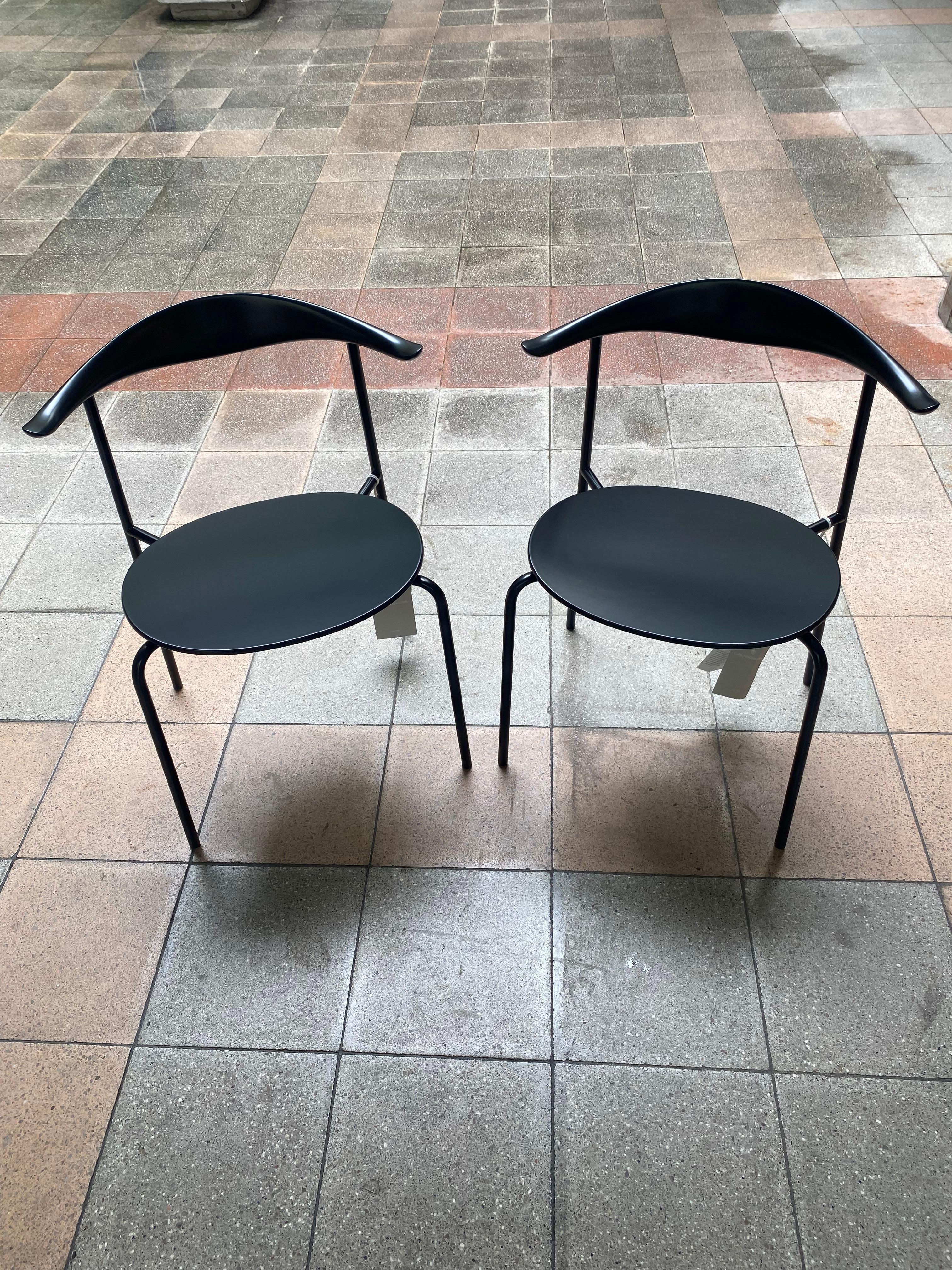 Carl Hansen & Sons
Pair of CH 88 P chairs
Black steel and oak
Design Hans J Wegner
New with tags
Dimensions chairs: 57 x 76.5 x 44.5.