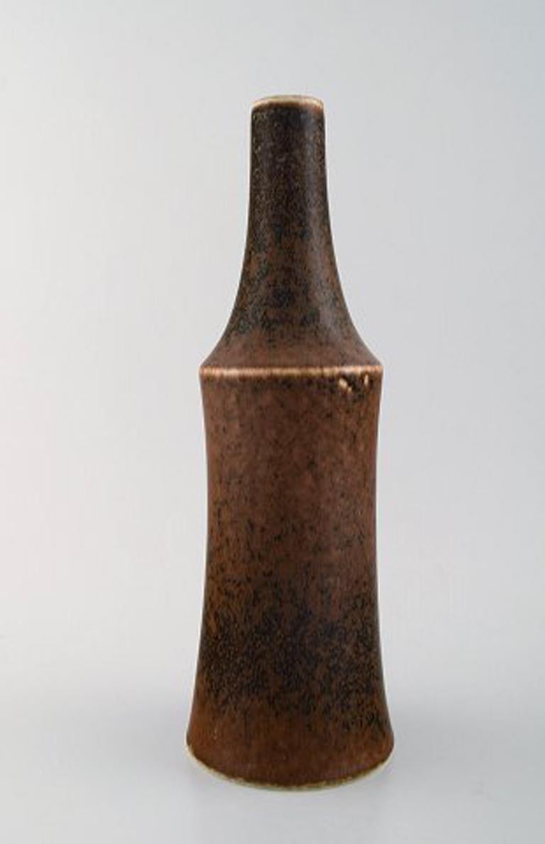 Carl-Harry Staalhane for Rorstrand, large ceramic vase.
Glaze in brown shades.
Measures: 29.5 x 9.5 cm.
In perfect condition. 2nd factory quality.