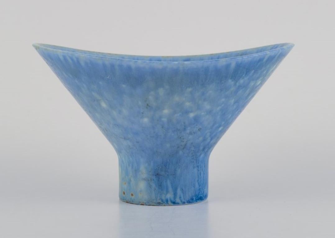 Scandinavian Modern Carl Harry Ståhlane (1920-1990) for Rörstrand, ceramic bowl in shades of blue. For Sale
