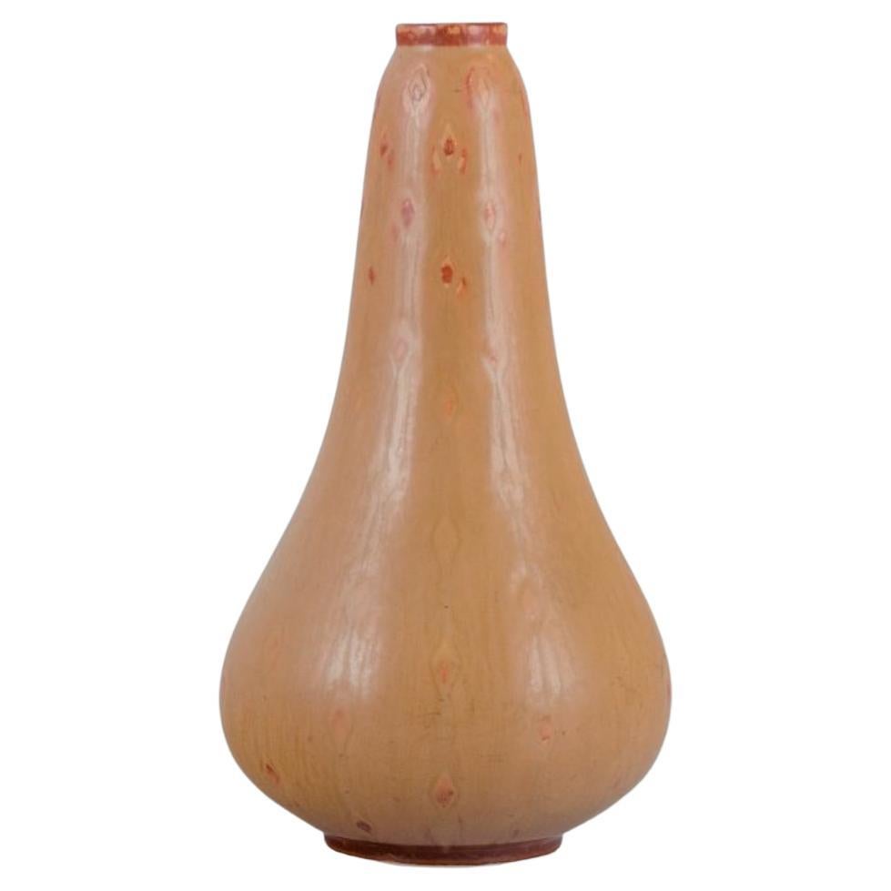Carl Harry Ståhlane (1920-1990) per Rörstrand. Vaso in tonalità marrone chiaro. in vendita