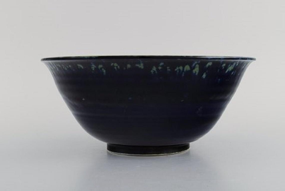Carl Harry Stålhane (1920-1990) for Designhuset. Bowl in glazed ceramics. 
Beautiful glaze in shades of green and blue. Dated 1977.
Measures: 23 x 10 cm.
In excellent condition.
Signed.