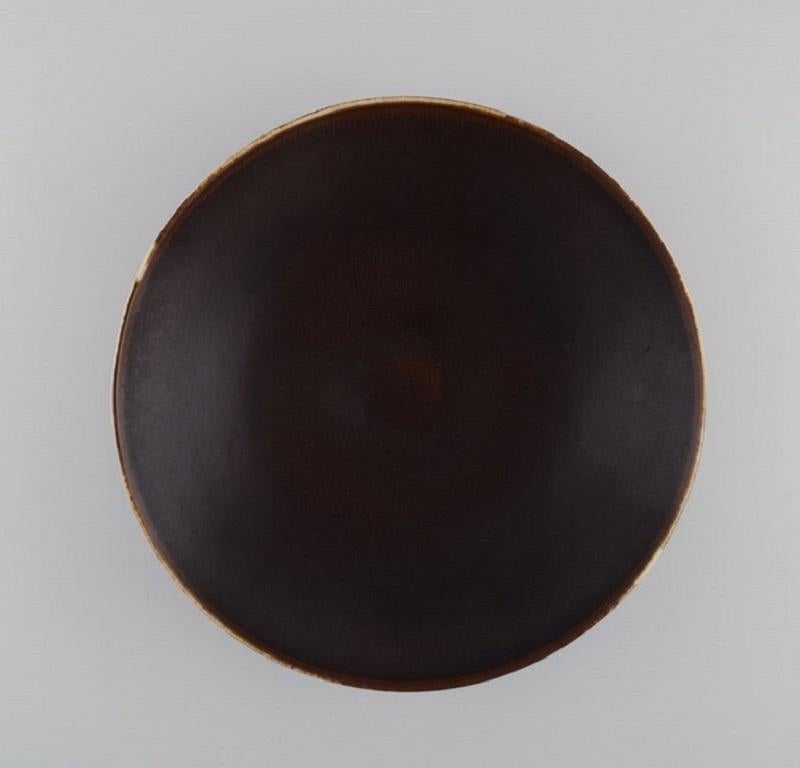 Carl Harry Stålhane (1920-1990) for Rörstrand. Large bowl / dish in glazed ceramics. Beautiful glaze in brown shades. Mid-20th century.
Measures: 29 x 7.5 cm.
In excellent condition.
Stamped.
1st factory quality.