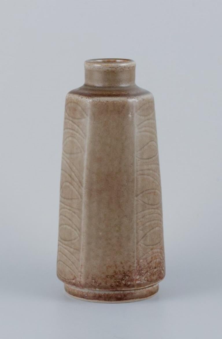 Carl Harry Stålhane (1920-1990) for Rörstrand Atelje, Sweden.
Modernist ceramic vase in sand-colored glaze.
Circa 1960.
Marked.
Perfect condition.
First factory quality.
Dimensions: H 20.5 x D 8.0 cm.