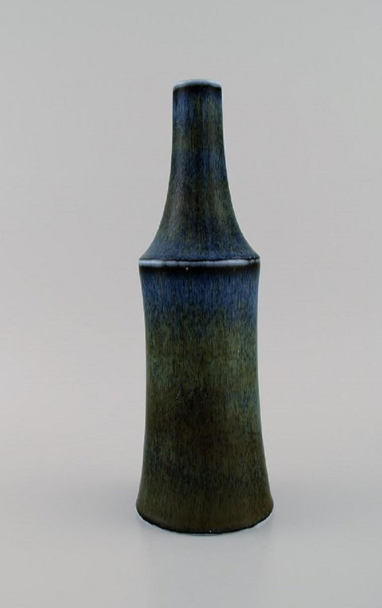 Carl Harry Stålhane (1920-1990) for Rörstrand. Vase in glazed ceramics. 
Beautiful glaze in shades of blue-green. 1960s.
Measures: 29.5 x 10 cm.
In excellent condition.
Stamped.
1st factory quality.