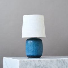 Carl-Harry Stålhane, lampada da tavolo in gres blu per Rörstrand, Svezia, anni ’50