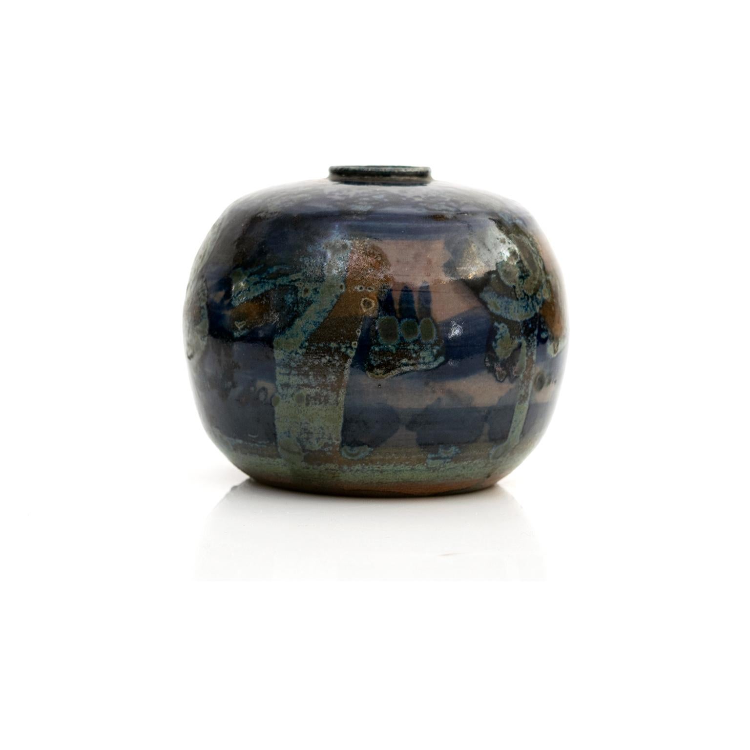 Unique studio vase by Carl-Harry Stalhane created at Rorstrand Studio, Sweden. Hand decorated by Stalhane in green and brown on a deep blue ground. Signed on the bottom, circa 1970.

Measures: Height: 4”. Diameter 4.75”.