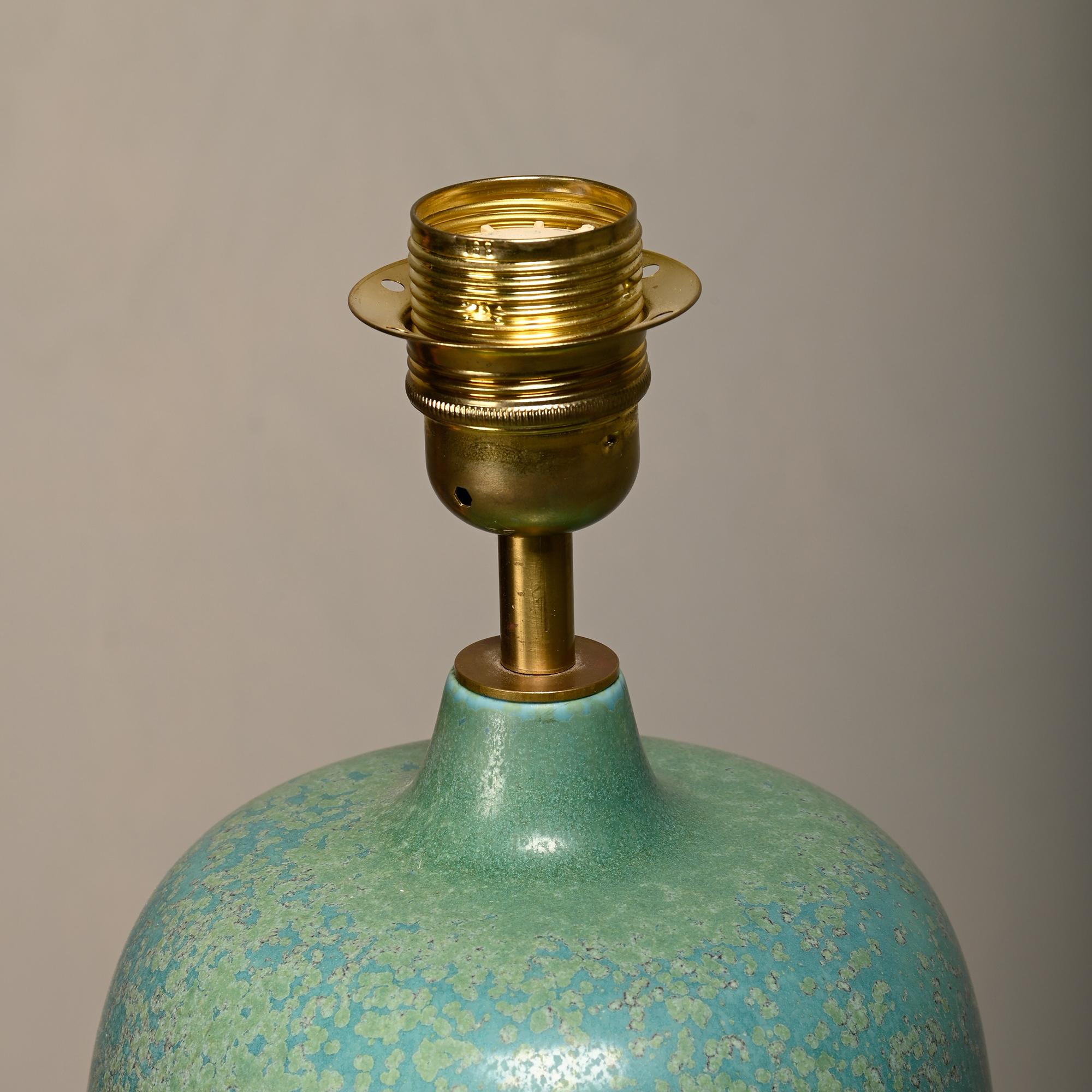 Vernissé Carl-Harry Stålhane lampe de table en céramique bleu / abat-jour vert pour Rörstrand, Suède en vente