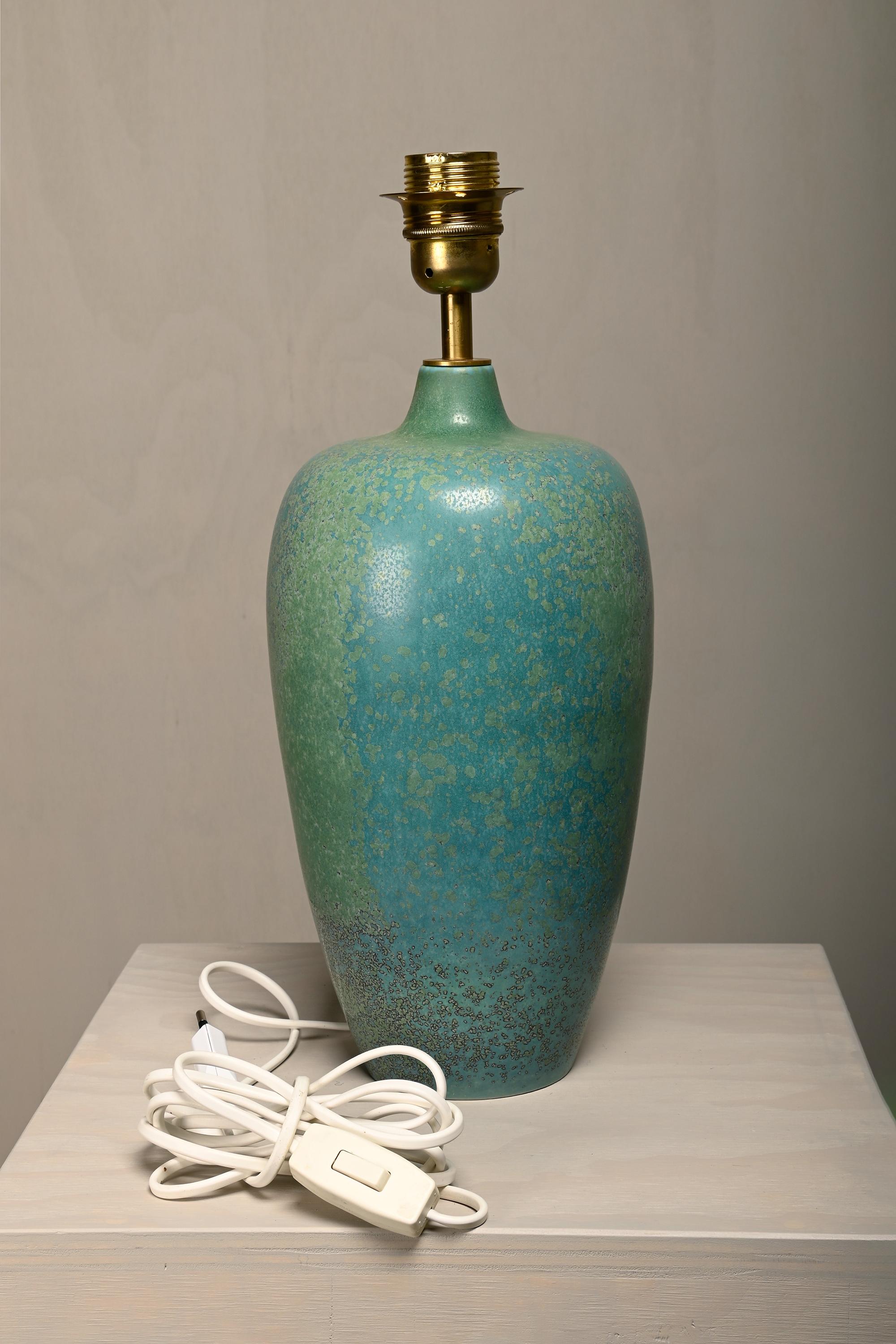 Carl-Harry Stålhane lampe de table en céramique bleu / abat-jour vert pour Rörstrand, Suède Bon état - En vente à Amsterdam, NL